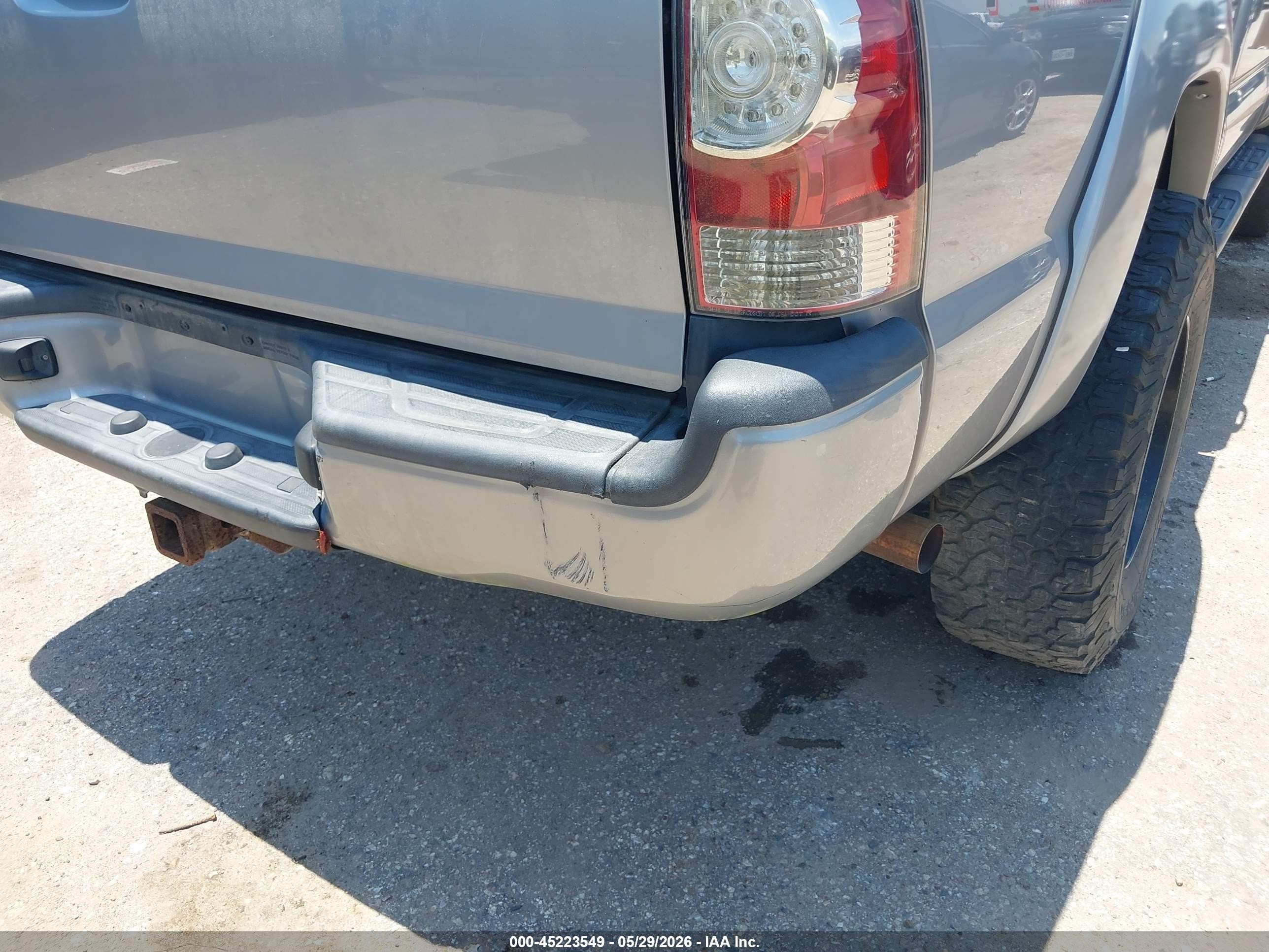 2015 Toyota Tacoma Base V6 Silver vin: 3TMMU4FN3FM080108