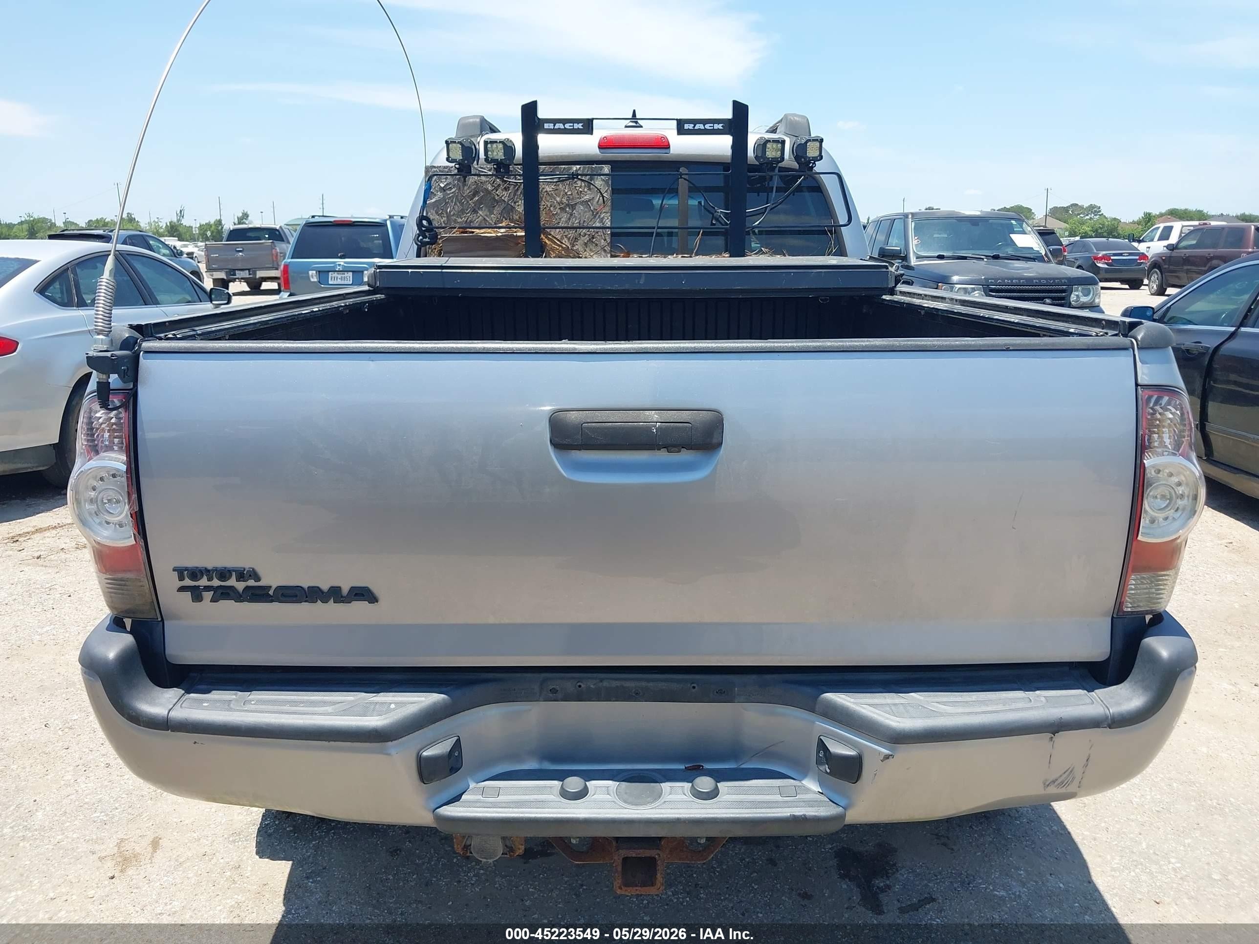 2015 Toyota Tacoma Base V6 Silver vin: 3TMMU4FN3FM080108