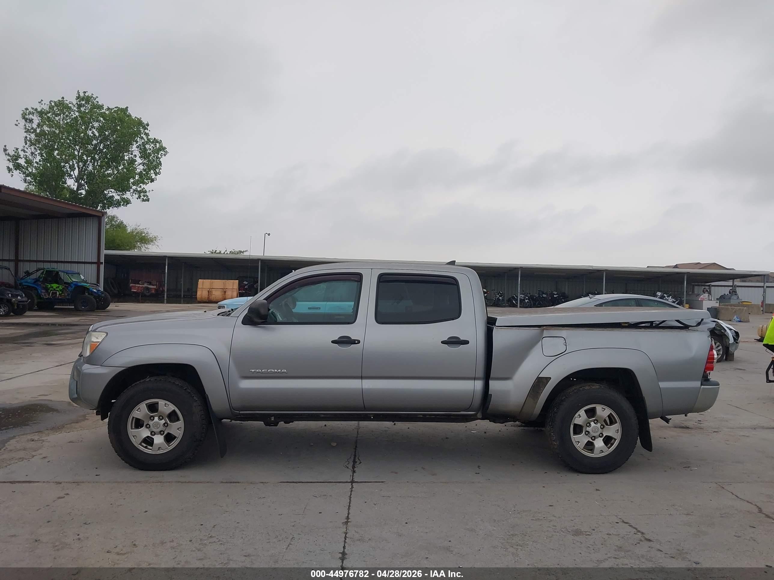 2015 Toyota Tacoma Base V6 Silver vin: 3TMMU4FN3FM082134