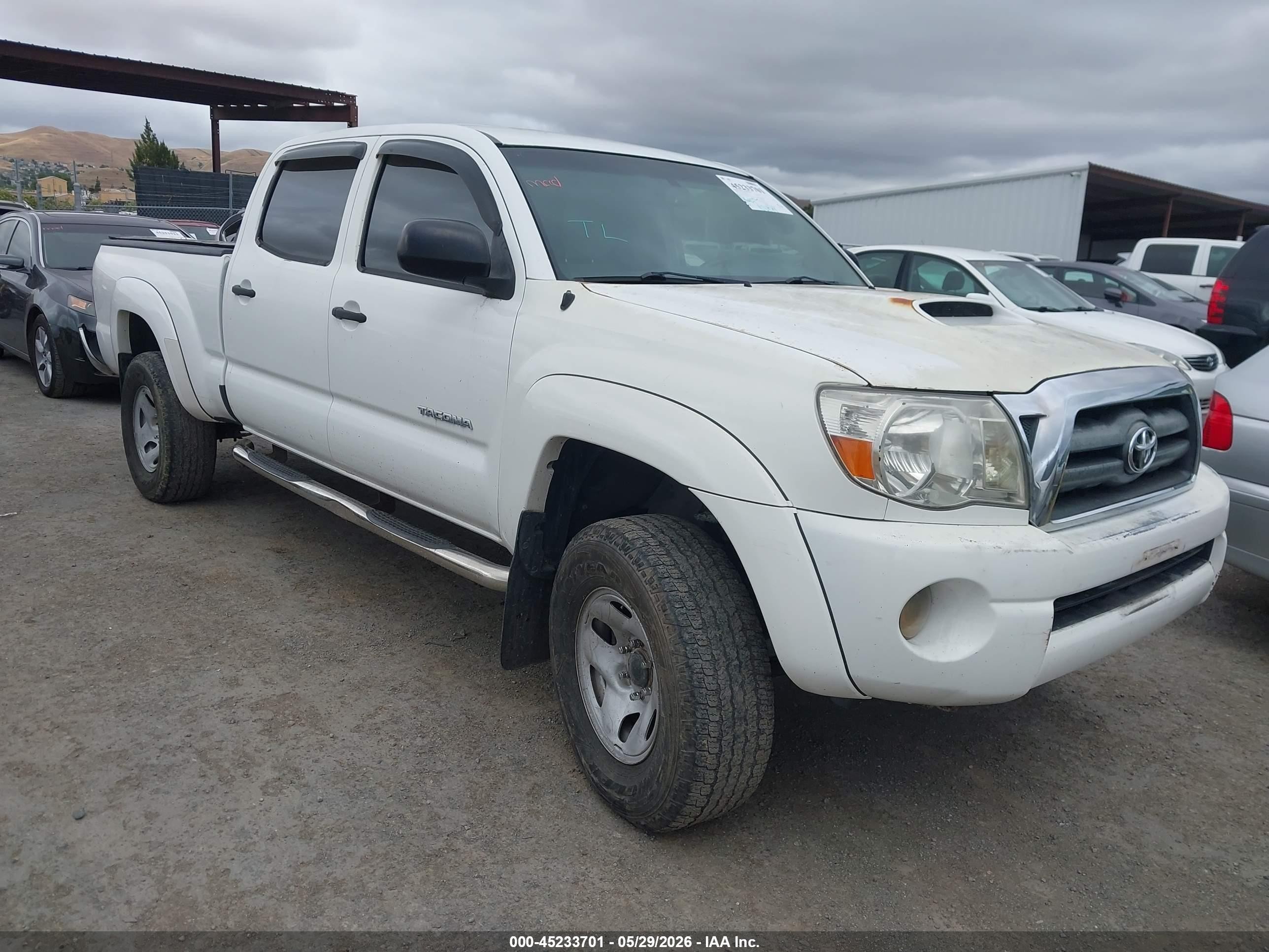 2011 Toyota Tacoma Base V6 White vin: 3TMMU4FN4BM030604