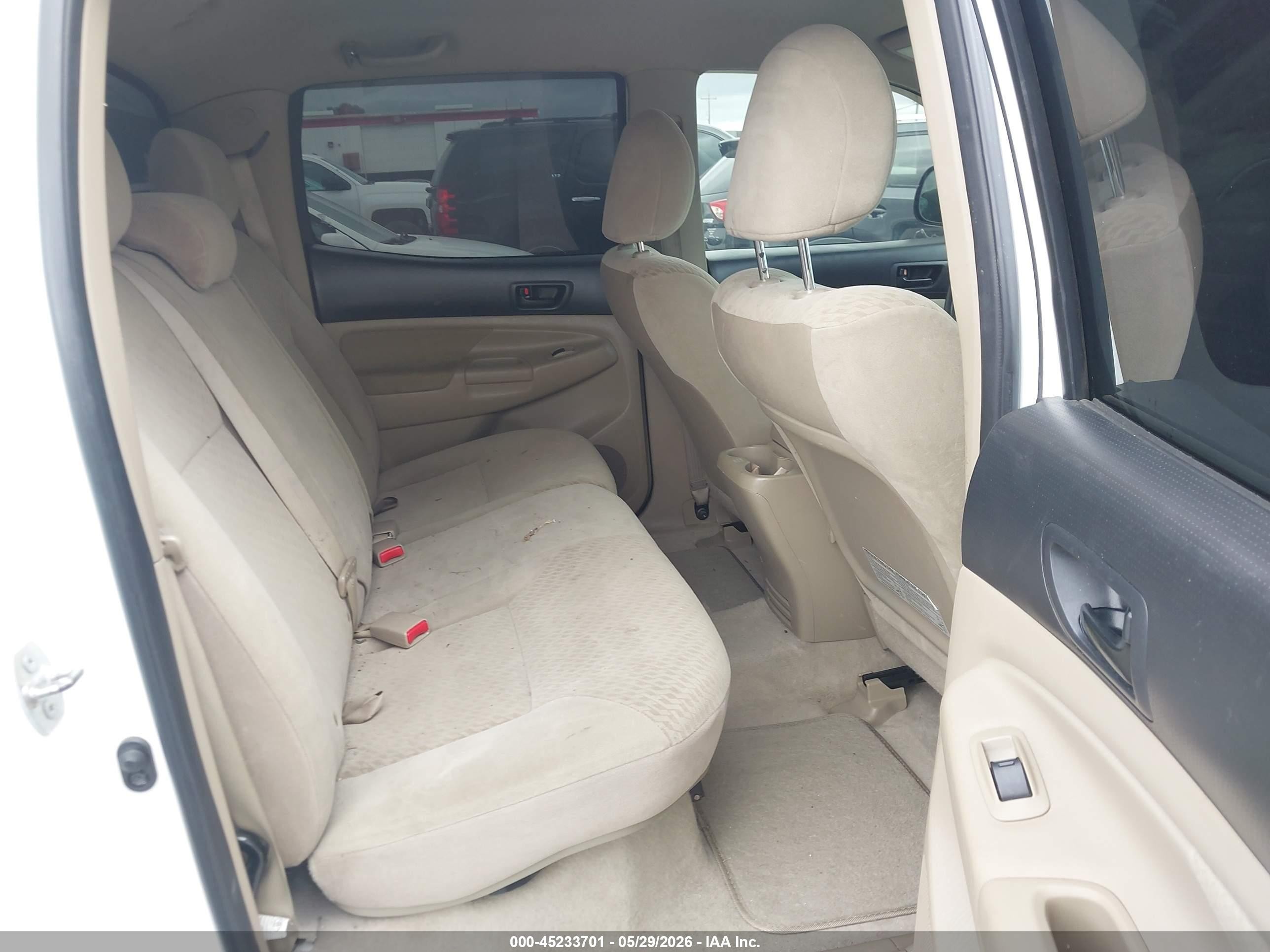 2011 Toyota Tacoma Base V6 White vin: 3TMMU4FN4BM030604