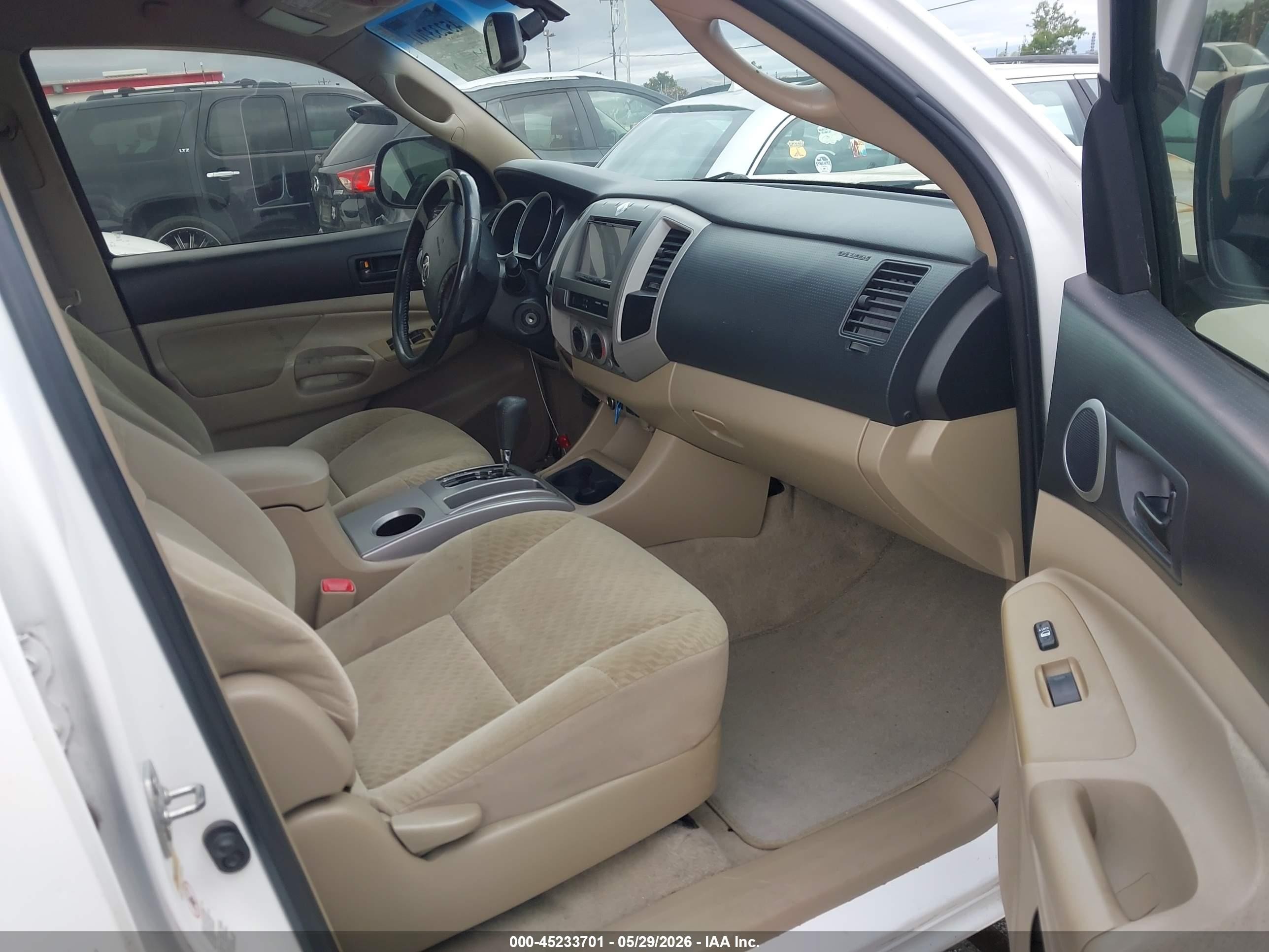 2011 Toyota Tacoma Base V6 White vin: 3TMMU4FN4BM030604