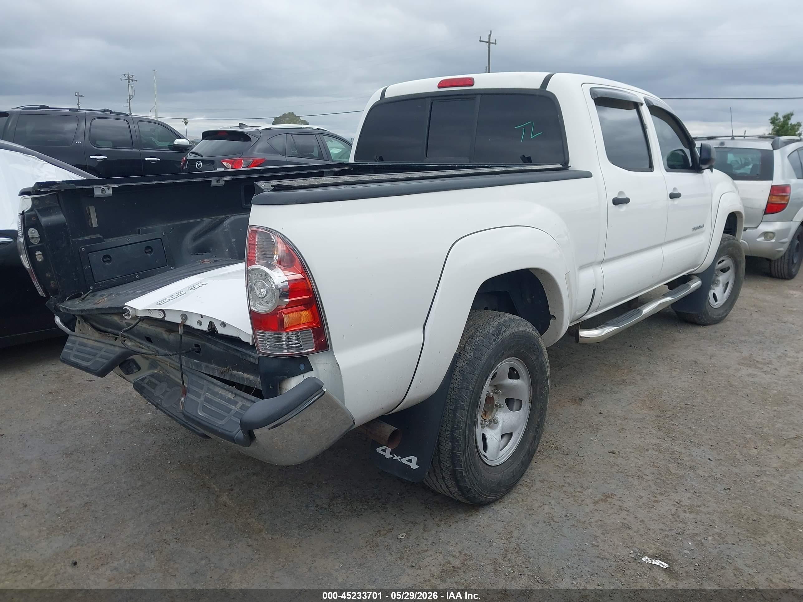 2011 Toyota Tacoma Base V6 White vin: 3TMMU4FN4BM030604