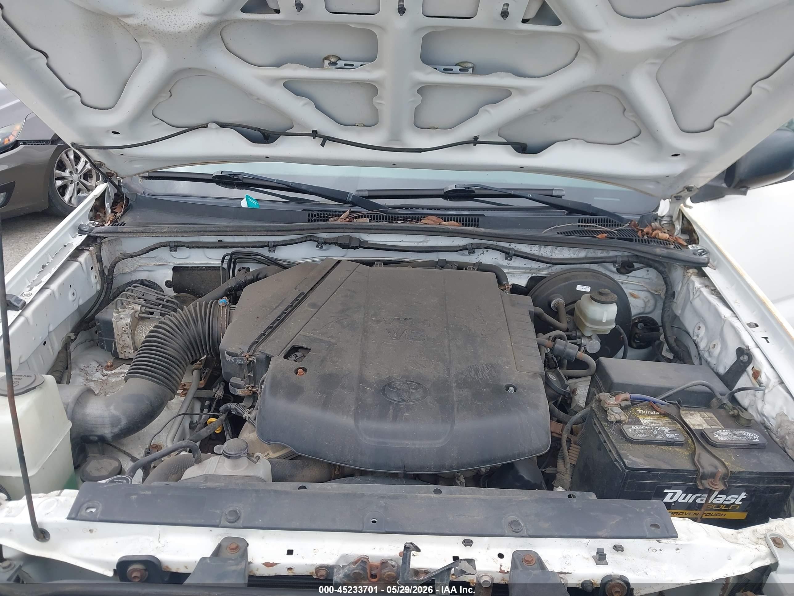 2011 Toyota Tacoma Base V6 White vin: 3TMMU4FN4BM030604