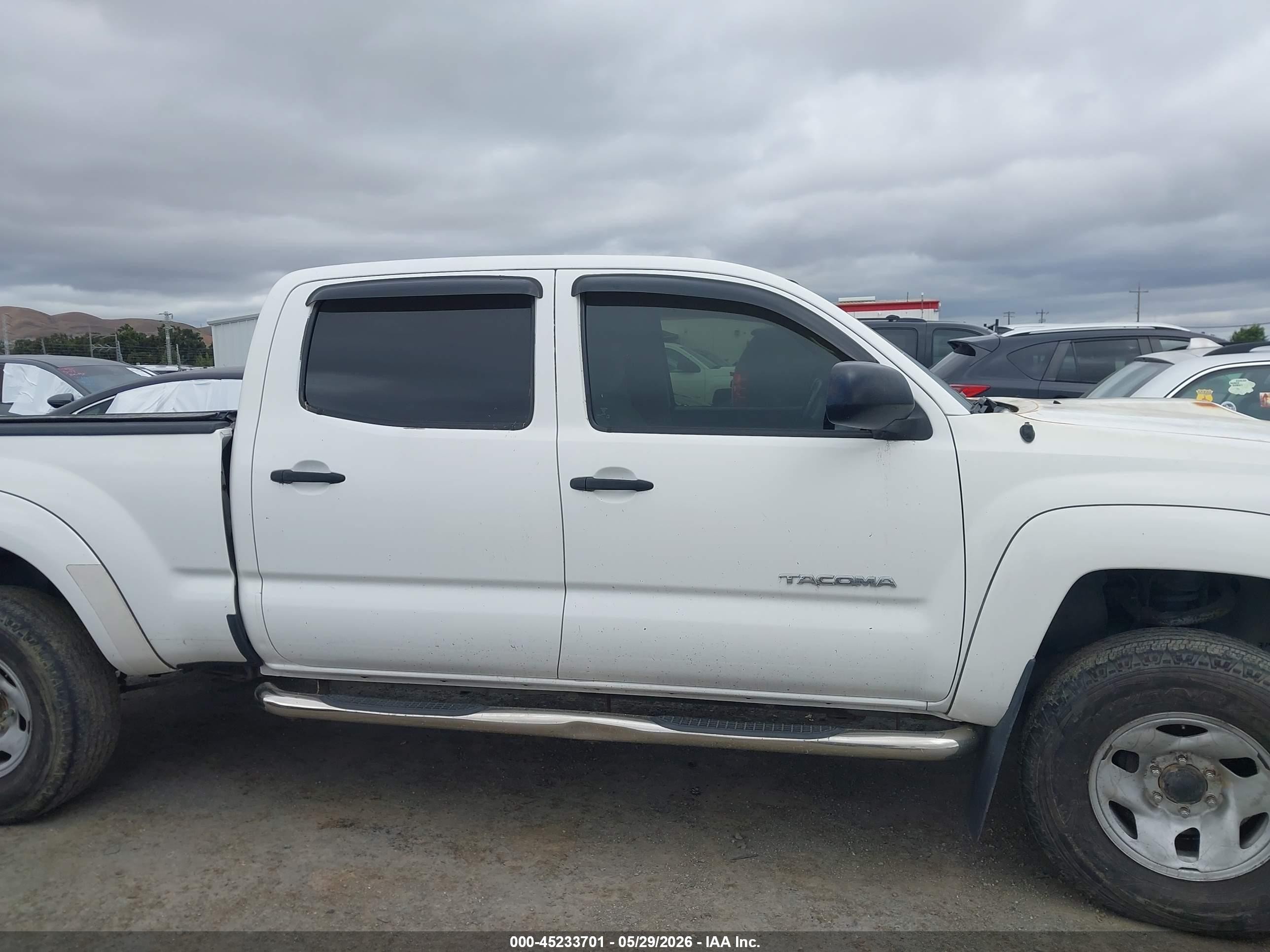 2011 Toyota Tacoma Base V6 White vin: 3TMMU4FN4BM030604