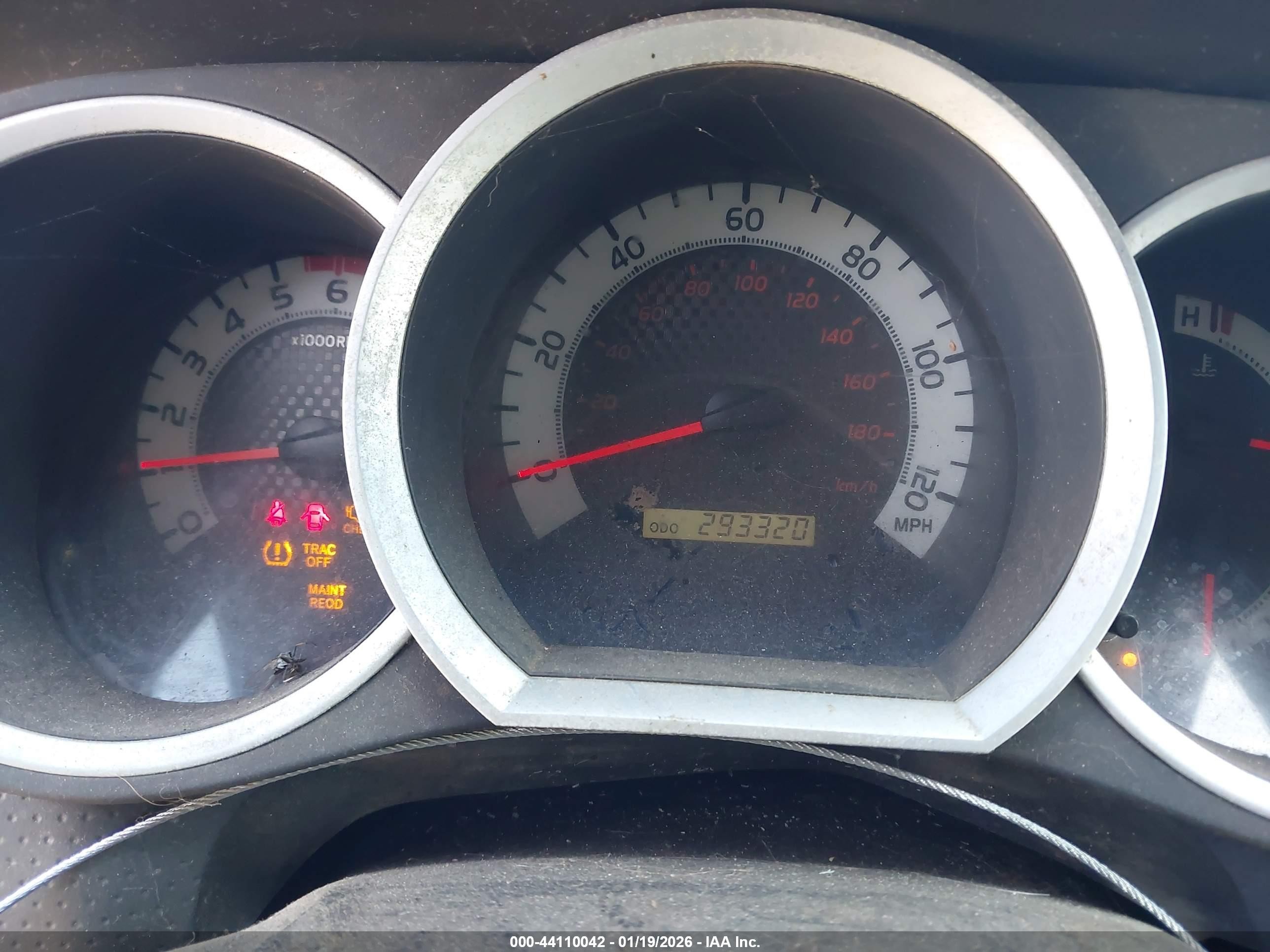 2014 Toyota Tacoma Base V6 Silver vin: 3TMMU4FN4EM067737
