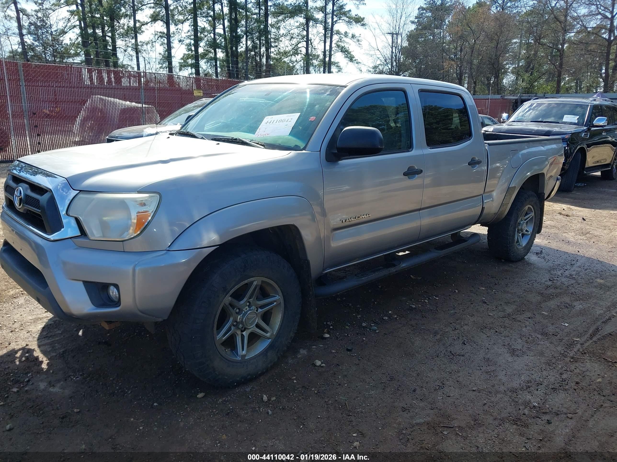 2014 Toyota Tacoma Base V6 Silver vin: 3TMMU4FN4EM067737
