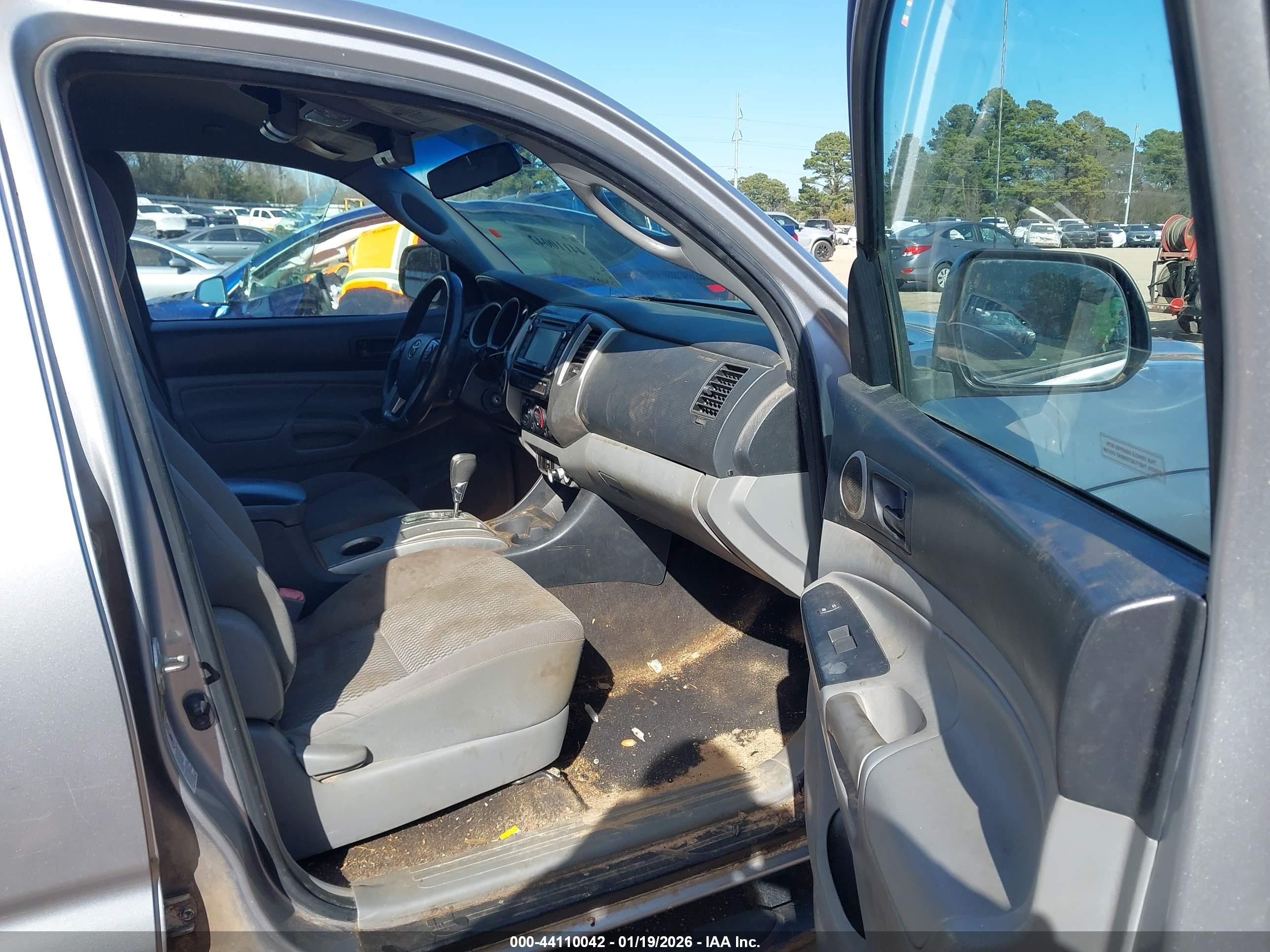 2014 Toyota Tacoma Base V6 Silver vin: 3TMMU4FN4EM067737