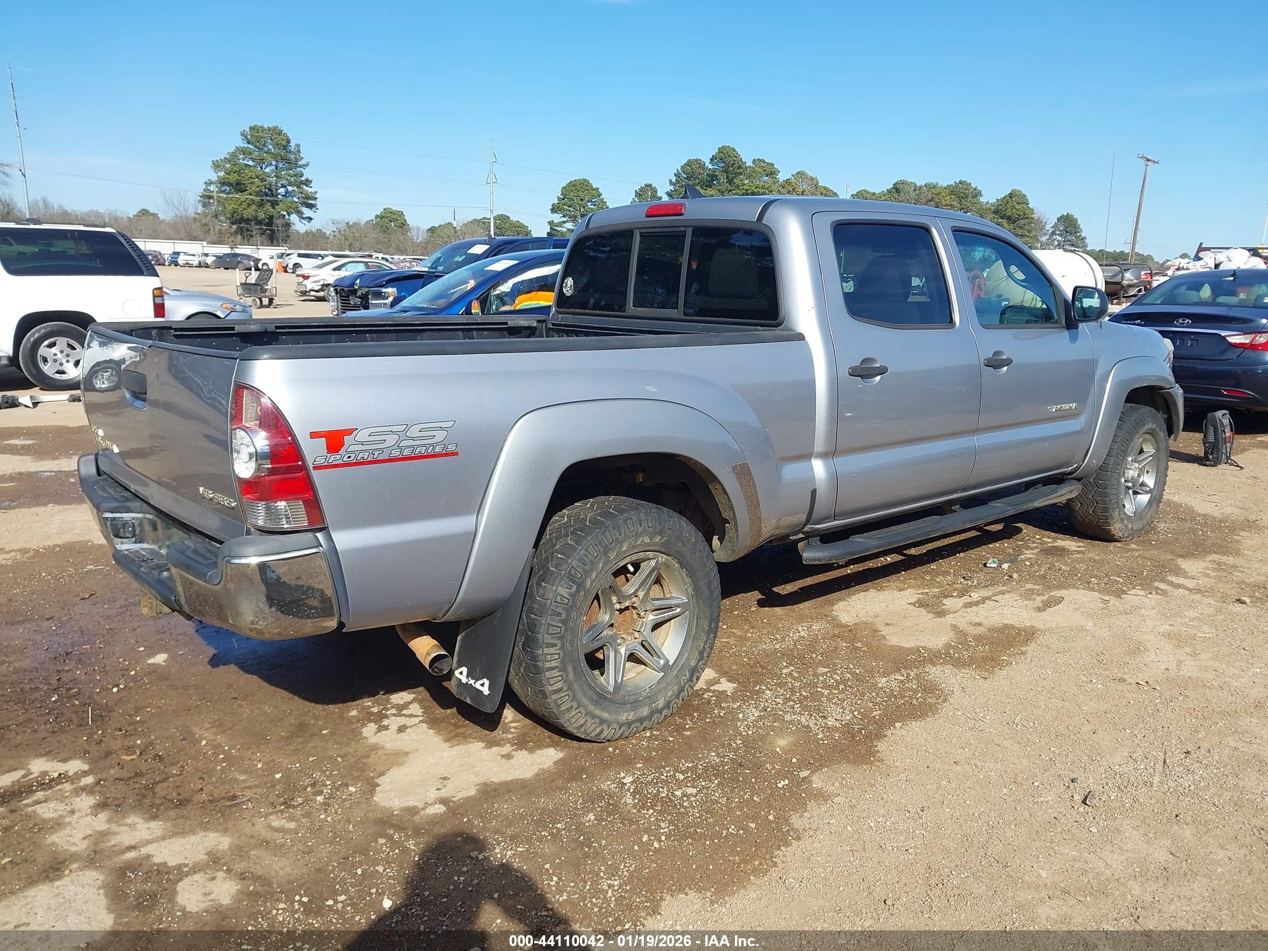 2014 Toyota Tacoma Base V6 Silver vin: 3TMMU4FN4EM067737