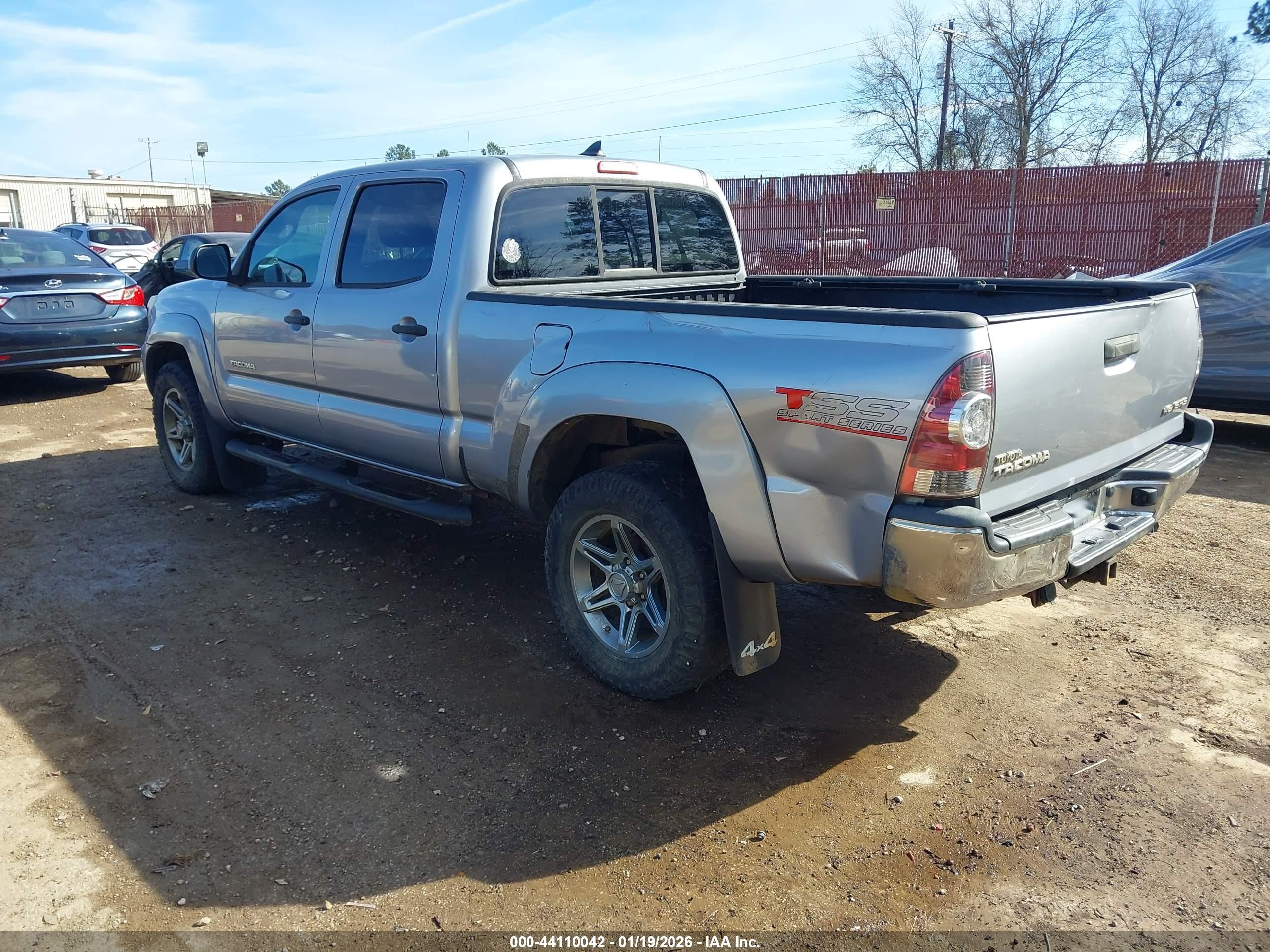 2014 Toyota Tacoma Base V6 Silver vin: 3TMMU4FN4EM067737