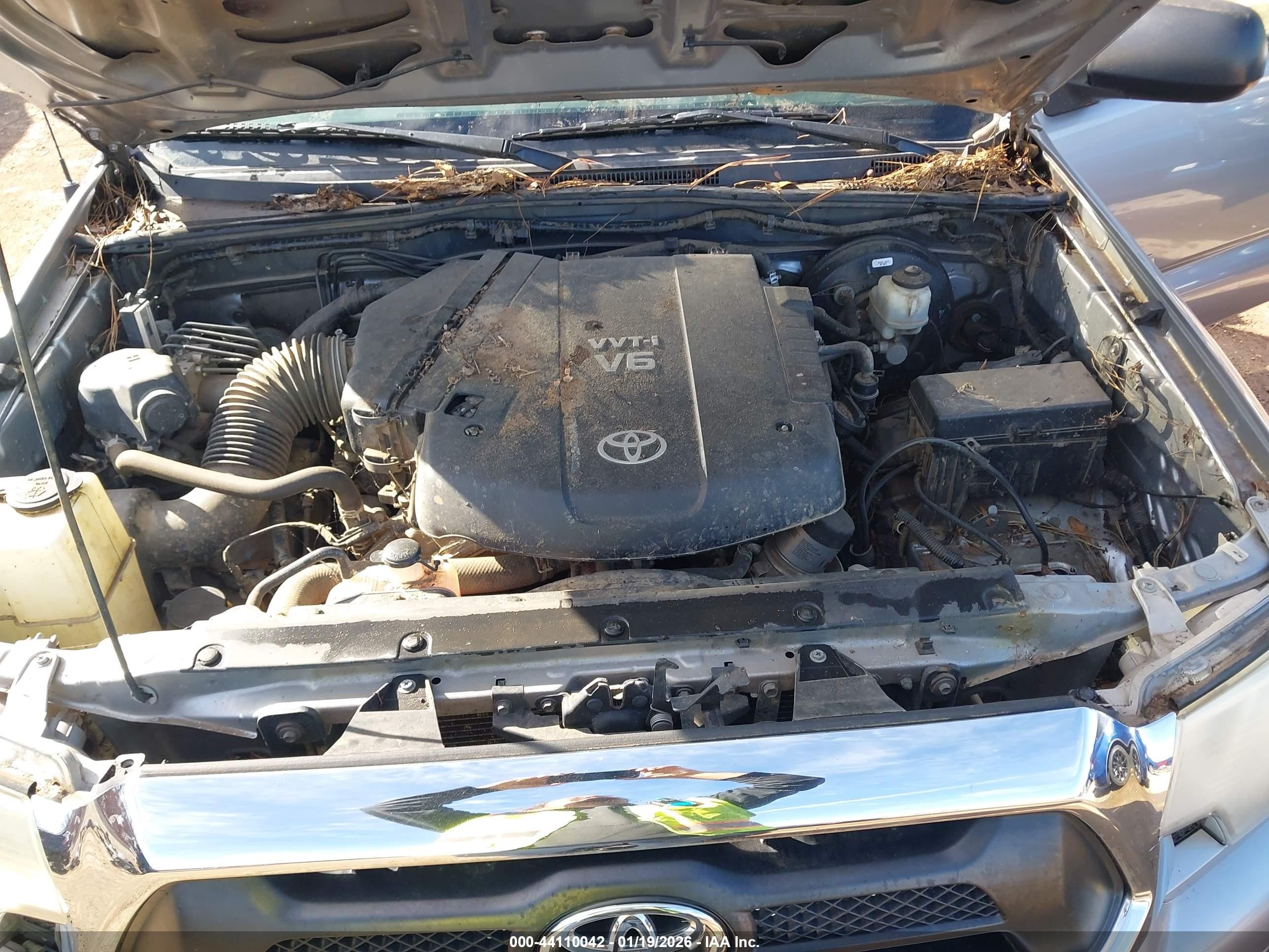2014 Toyota Tacoma Base V6 Silver vin: 3TMMU4FN4EM067737