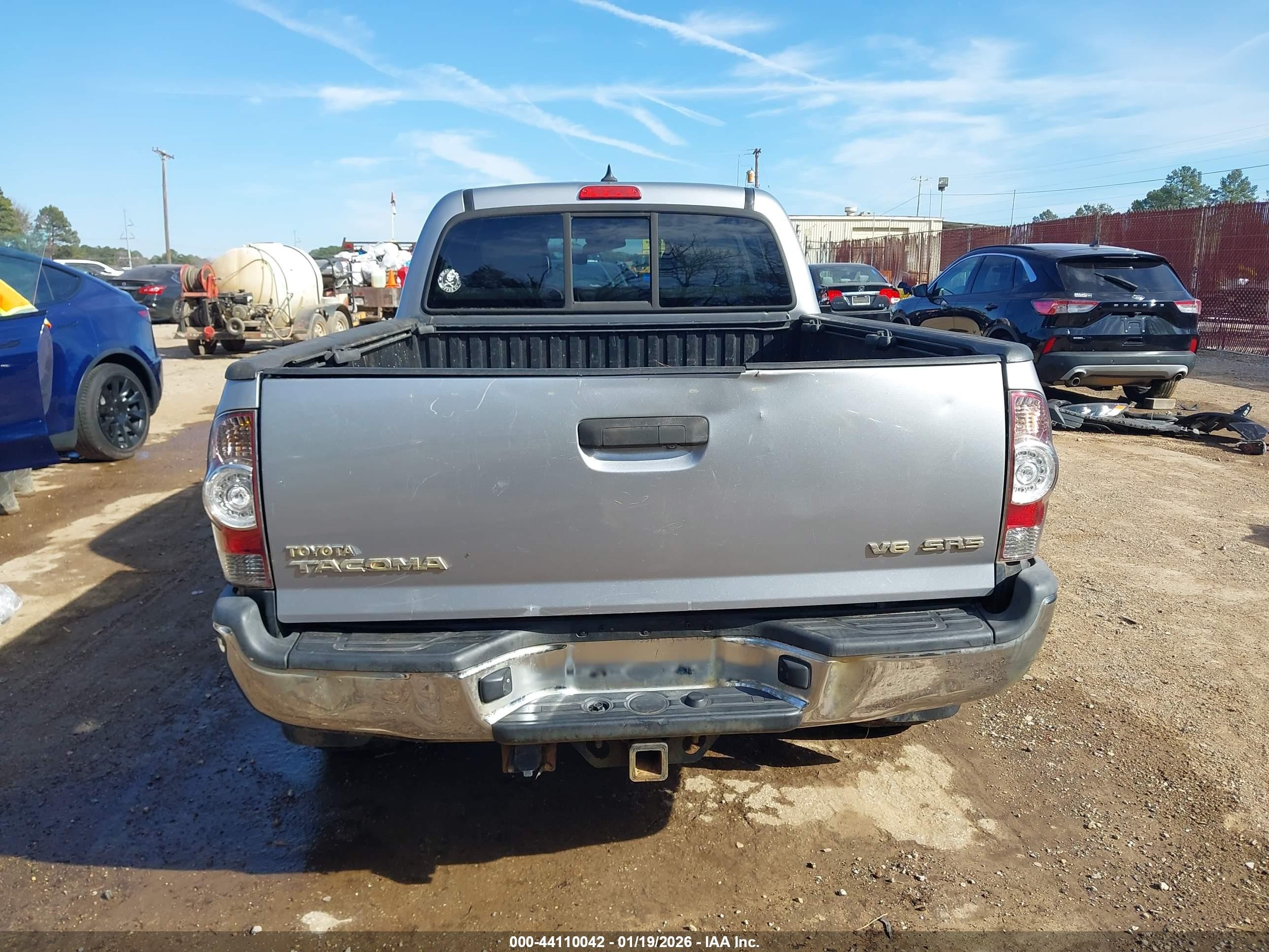 2014 Toyota Tacoma Base V6 Silver vin: 3TMMU4FN4EM067737