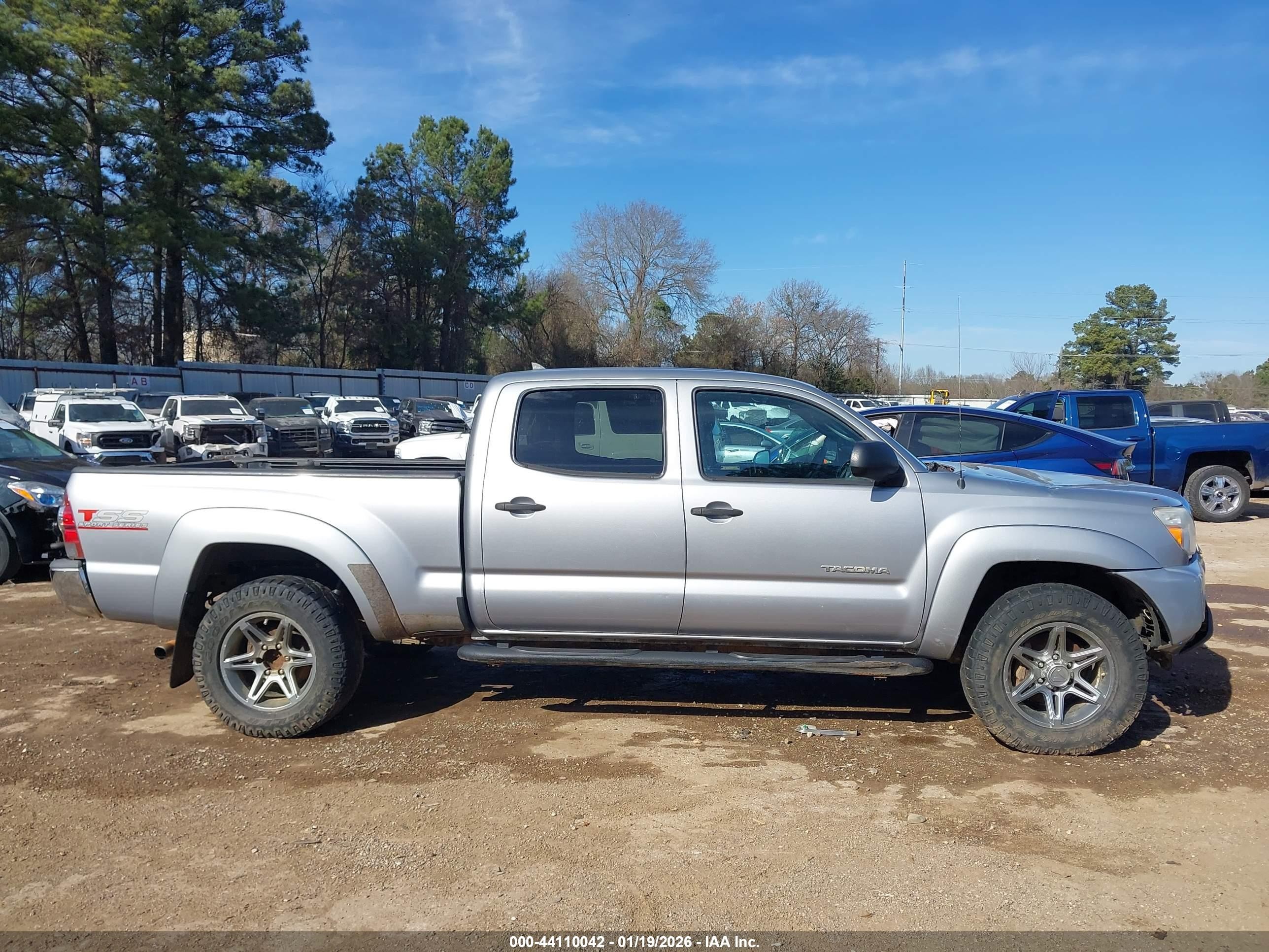 2014 Toyota Tacoma Base V6 Silver vin: 3TMMU4FN4EM067737