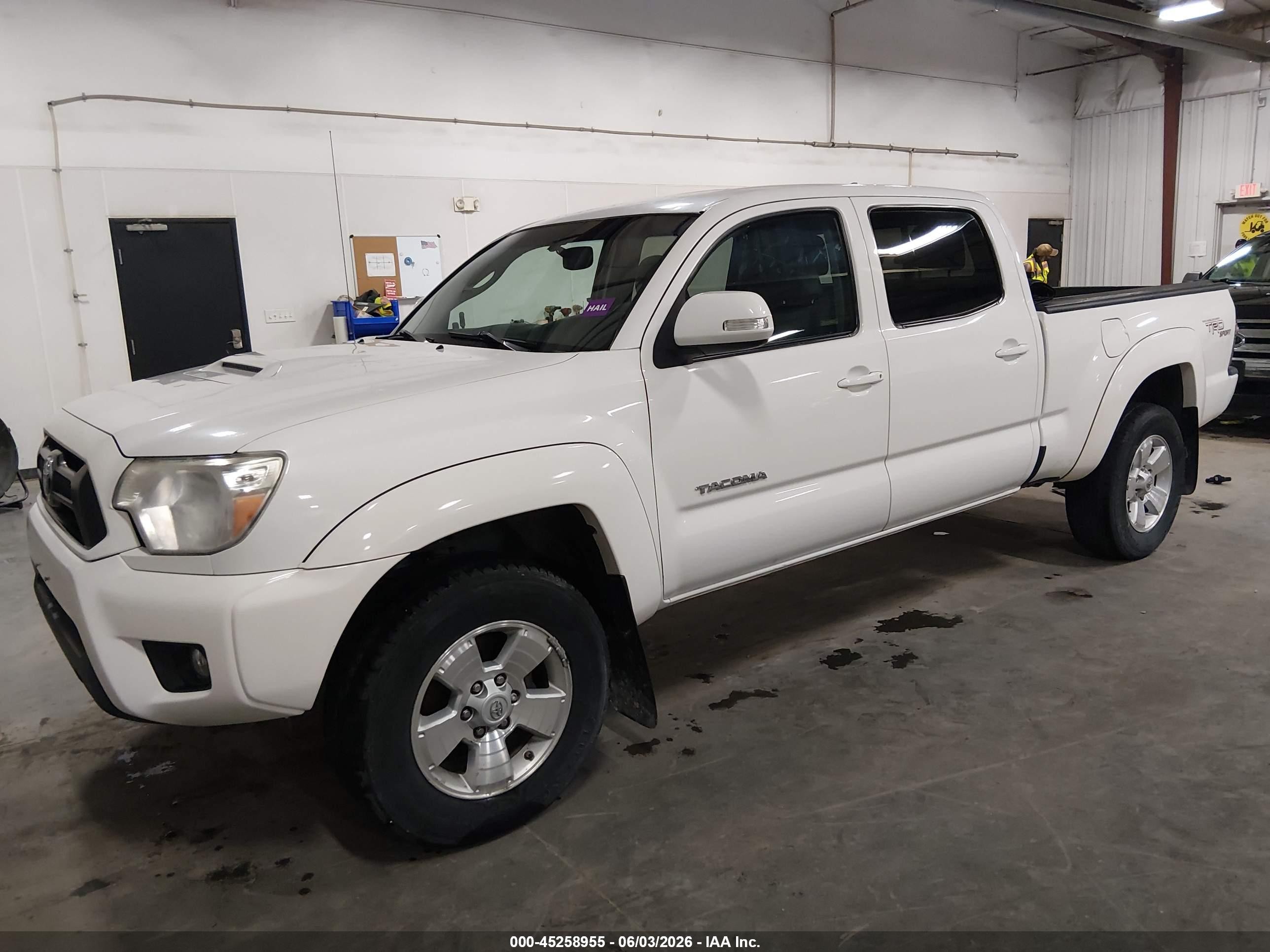 2012 Toyota Tacoma Base V6 White vin: 3TMMU4FN5CM044142