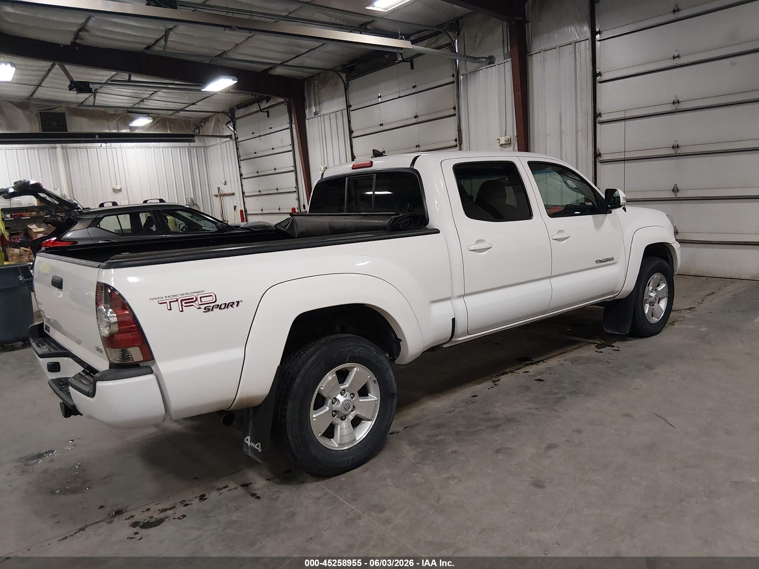2012 Toyota Tacoma Base V6 White vin: 3TMMU4FN5CM044142