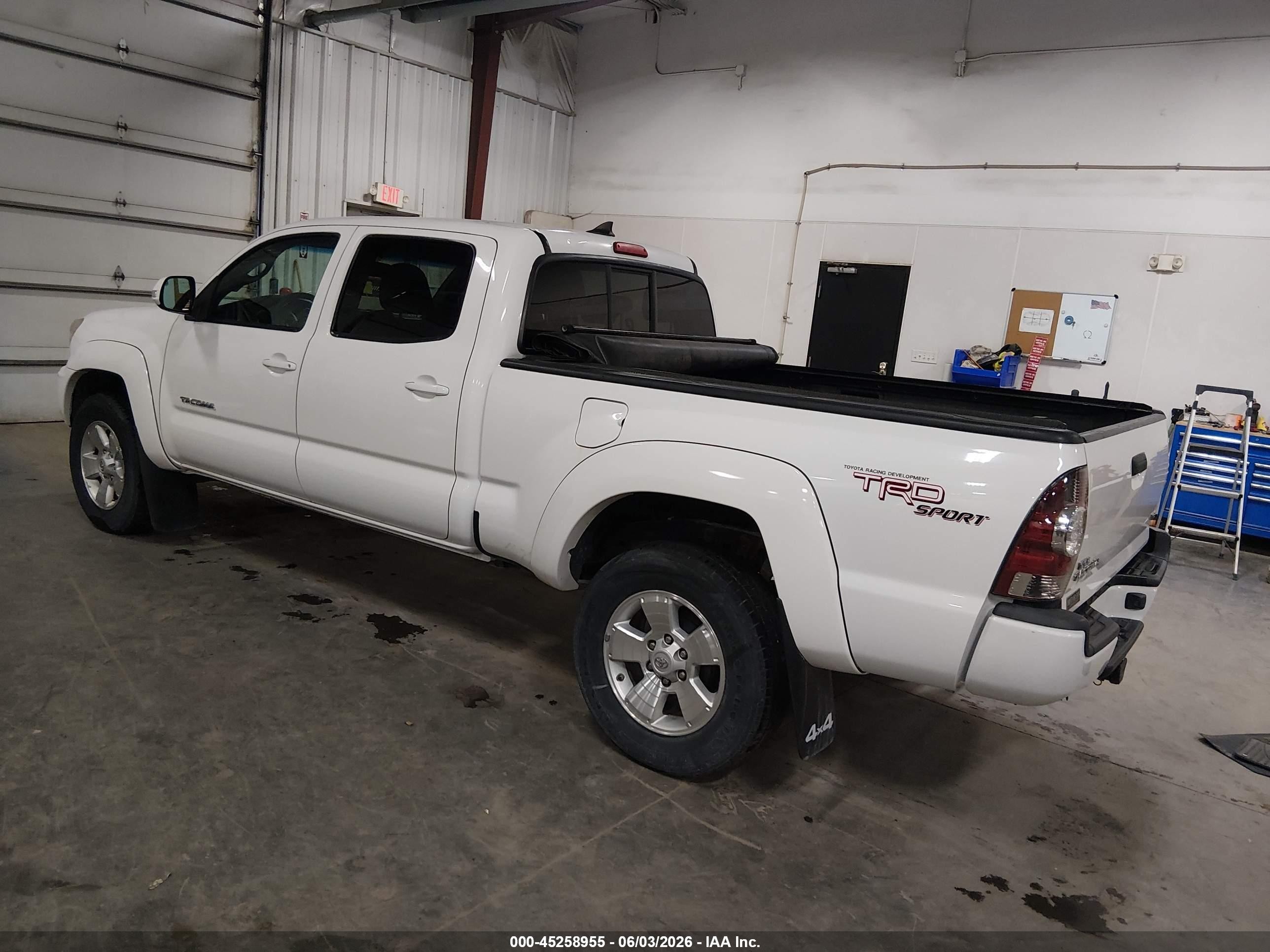 2012 Toyota Tacoma Base V6 White vin: 3TMMU4FN5CM044142