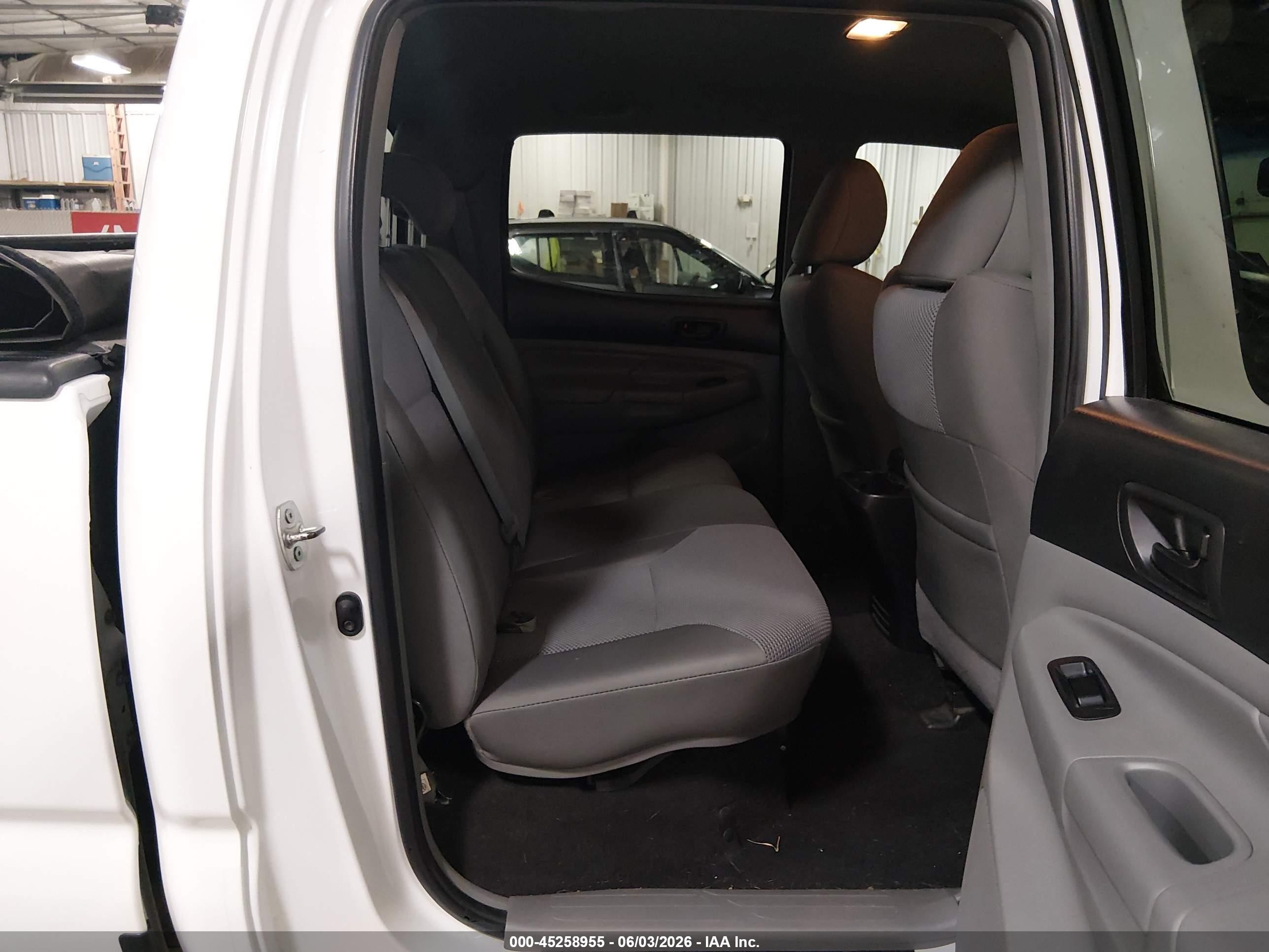 2012 Toyota Tacoma Base V6 White vin: 3TMMU4FN5CM044142