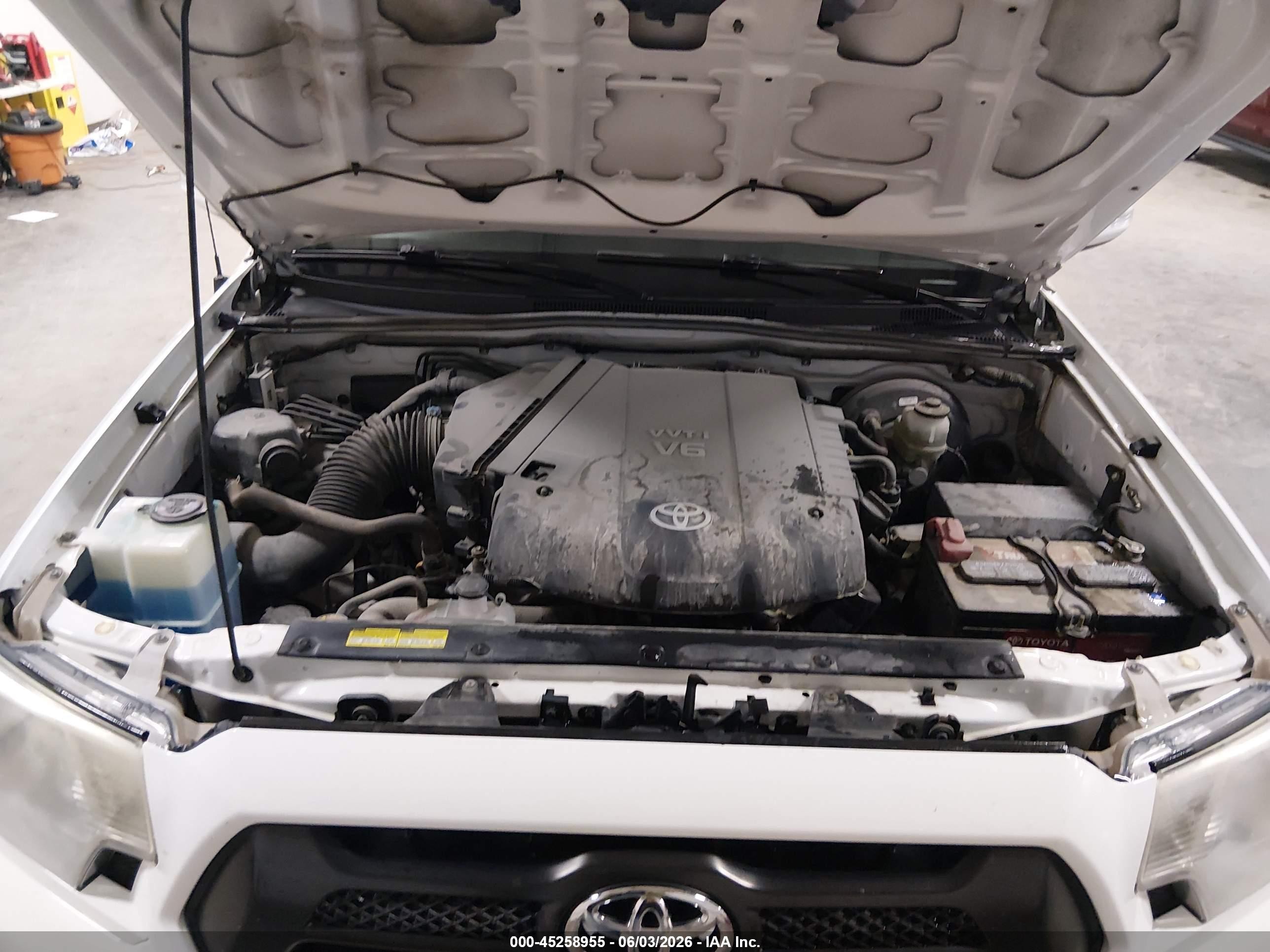 2012 Toyota Tacoma Base V6 White vin: 3TMMU4FN5CM044142