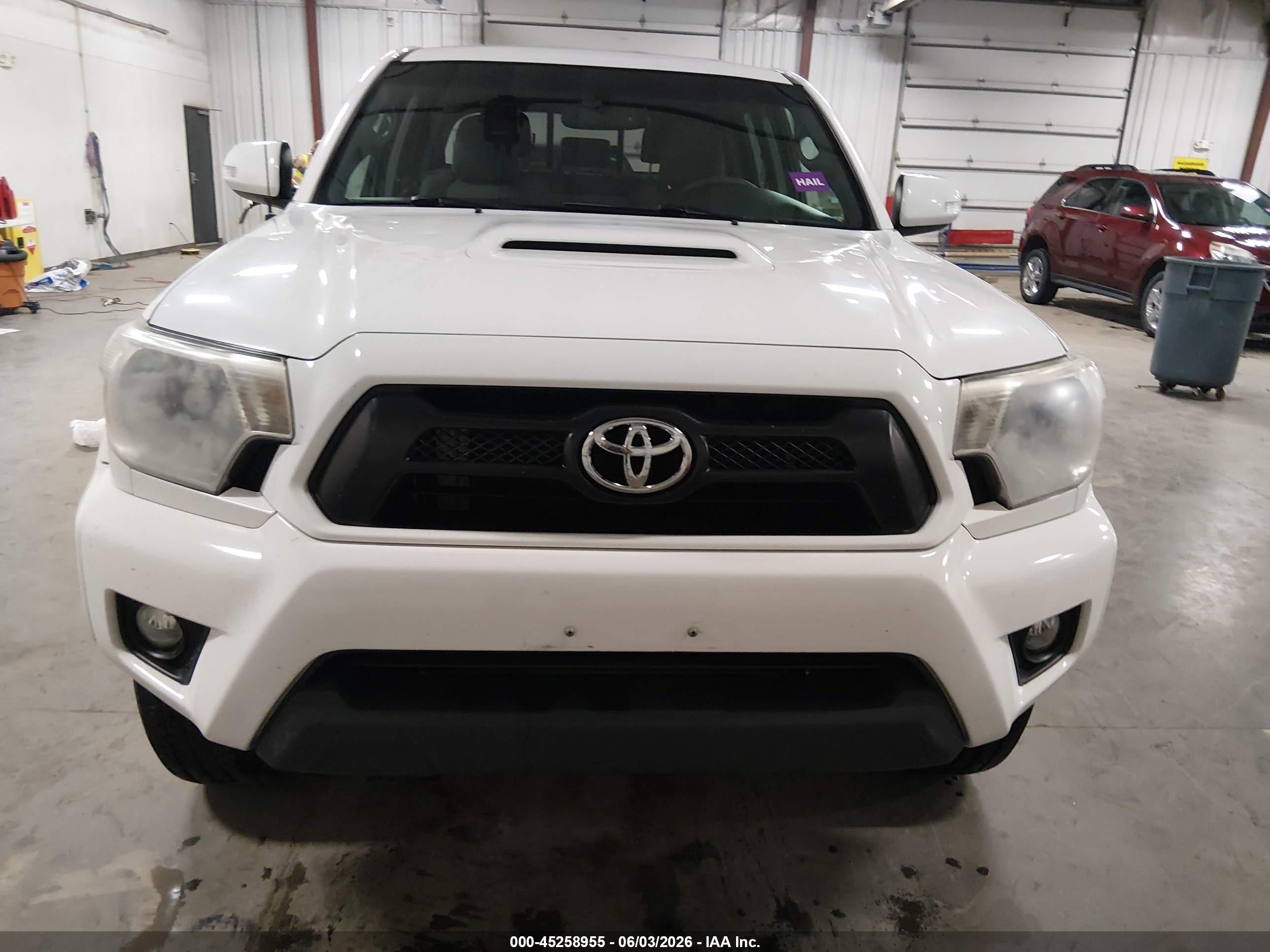 2012 Toyota Tacoma Base V6 White vin: 3TMMU4FN5CM044142