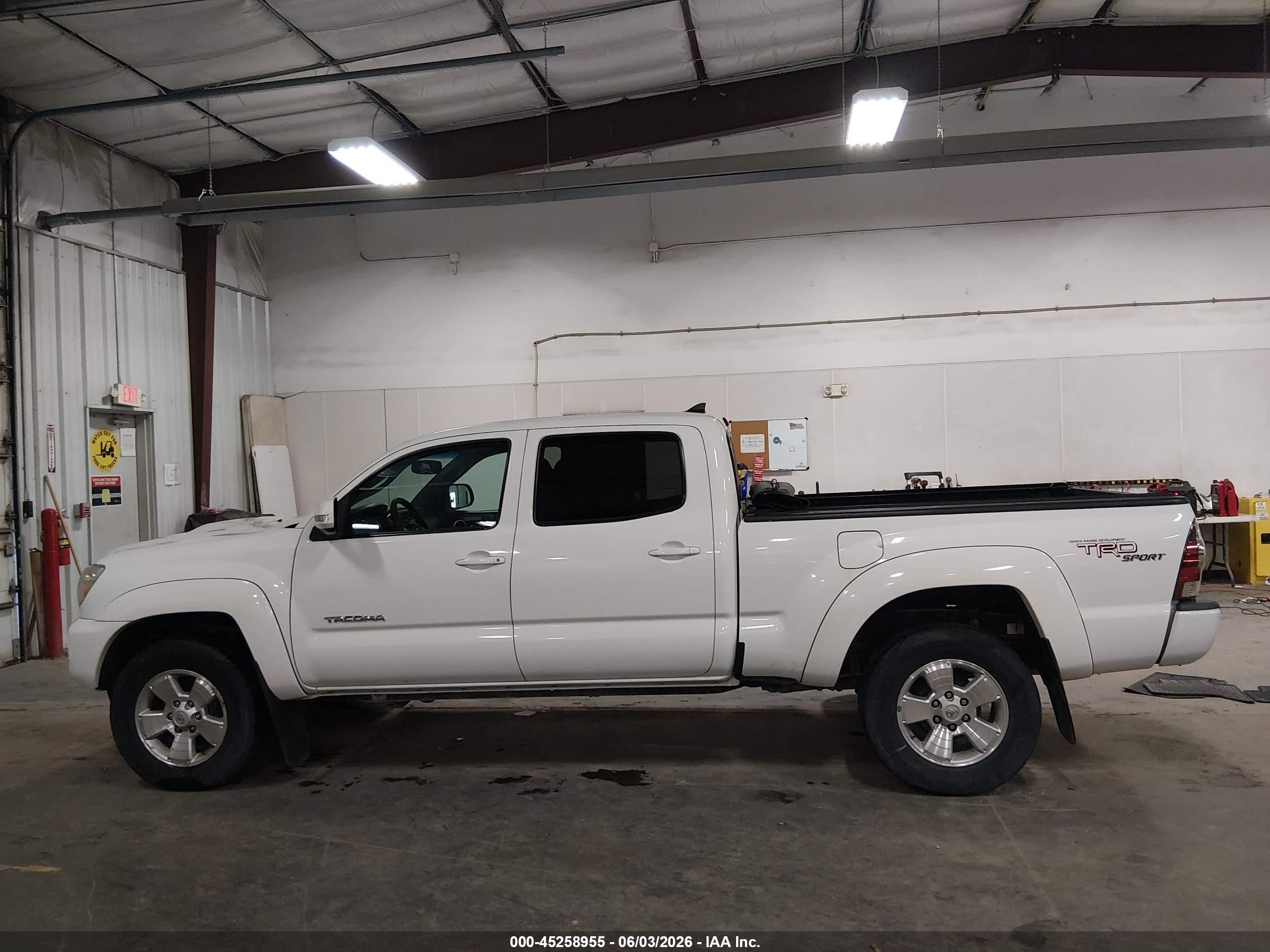 2012 Toyota Tacoma Base V6 White vin: 3TMMU4FN5CM044142