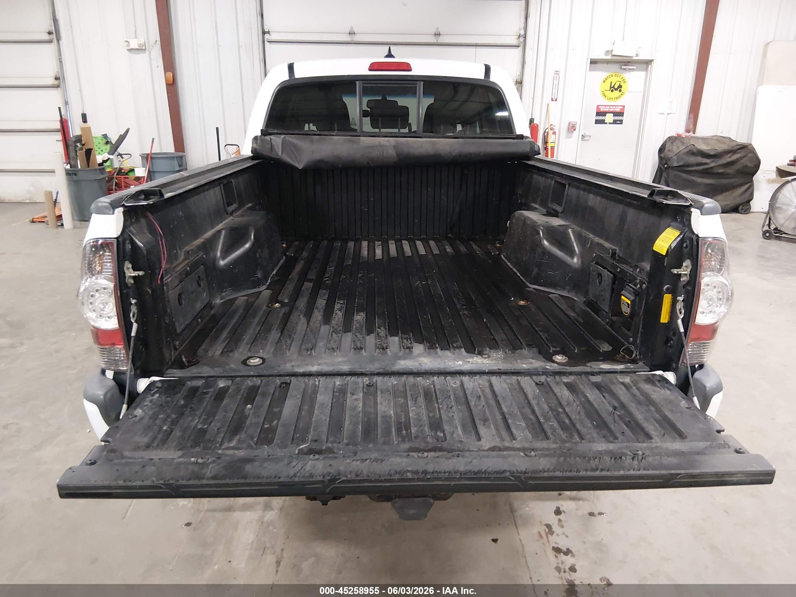 2012 Toyota Tacoma Base V6 White vin: 3TMMU4FN5CM044142