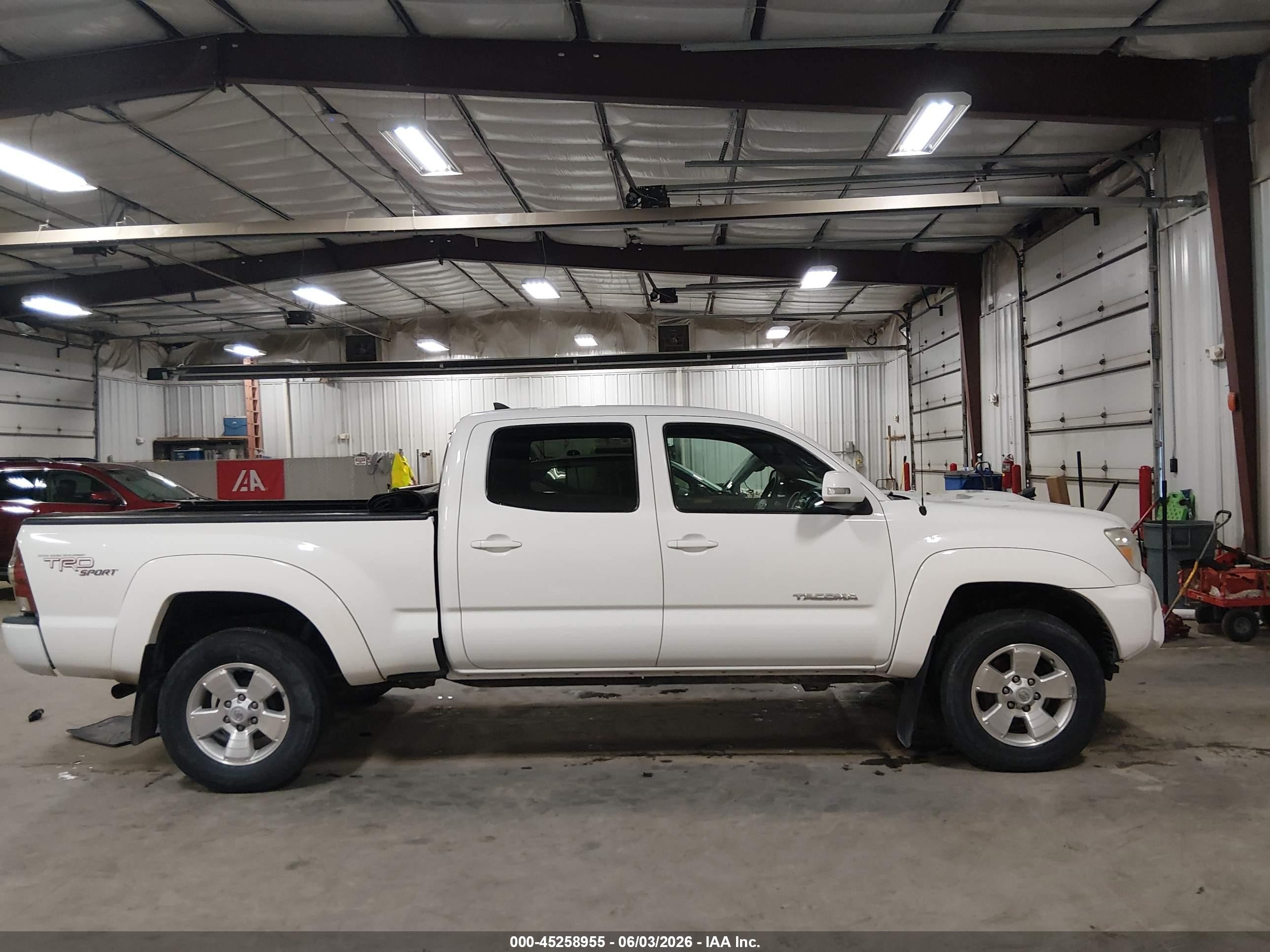 2012 Toyota Tacoma Base V6 White vin: 3TMMU4FN5CM044142
