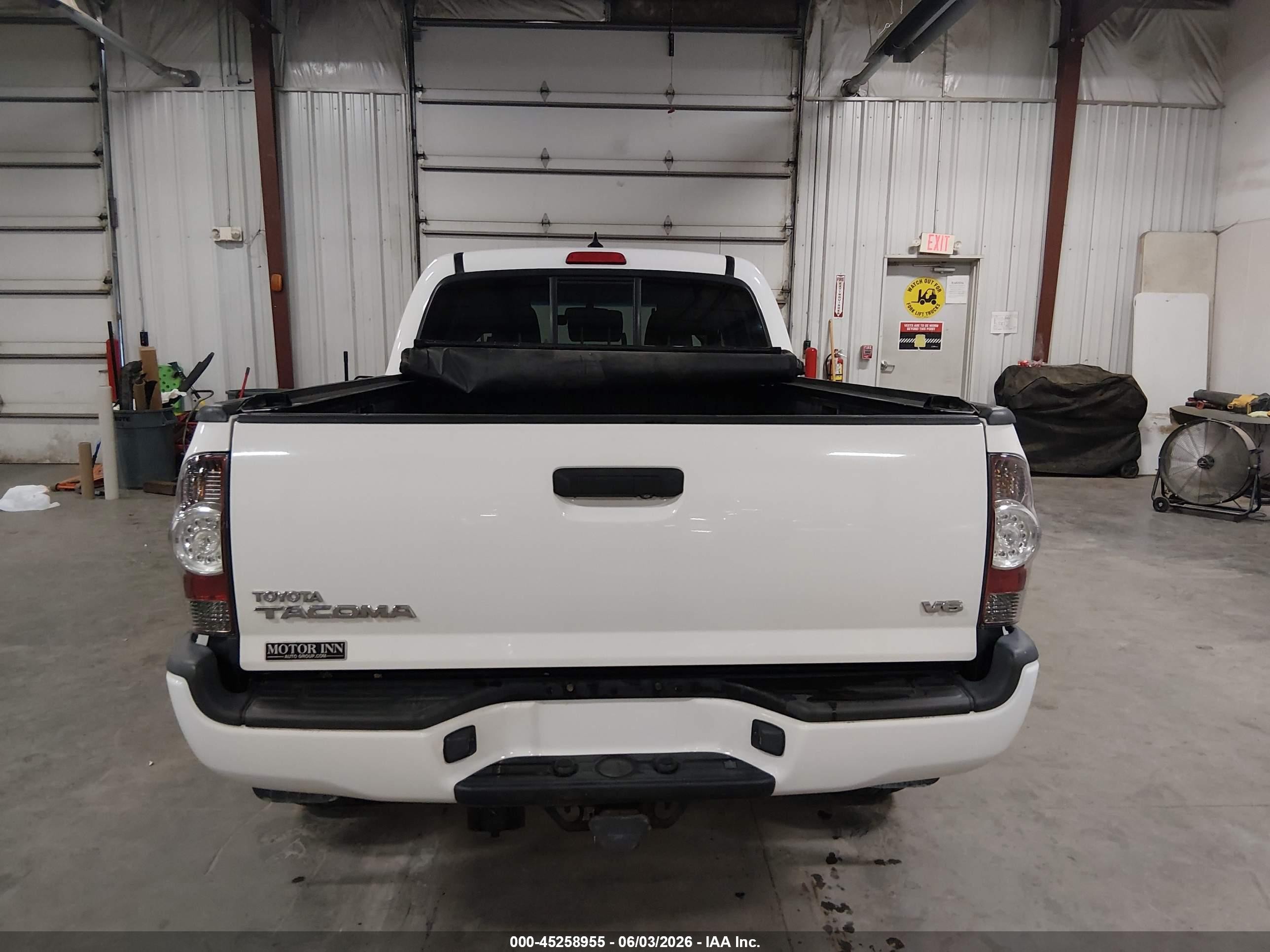 2012 Toyota Tacoma Base V6 White vin: 3TMMU4FN5CM044142