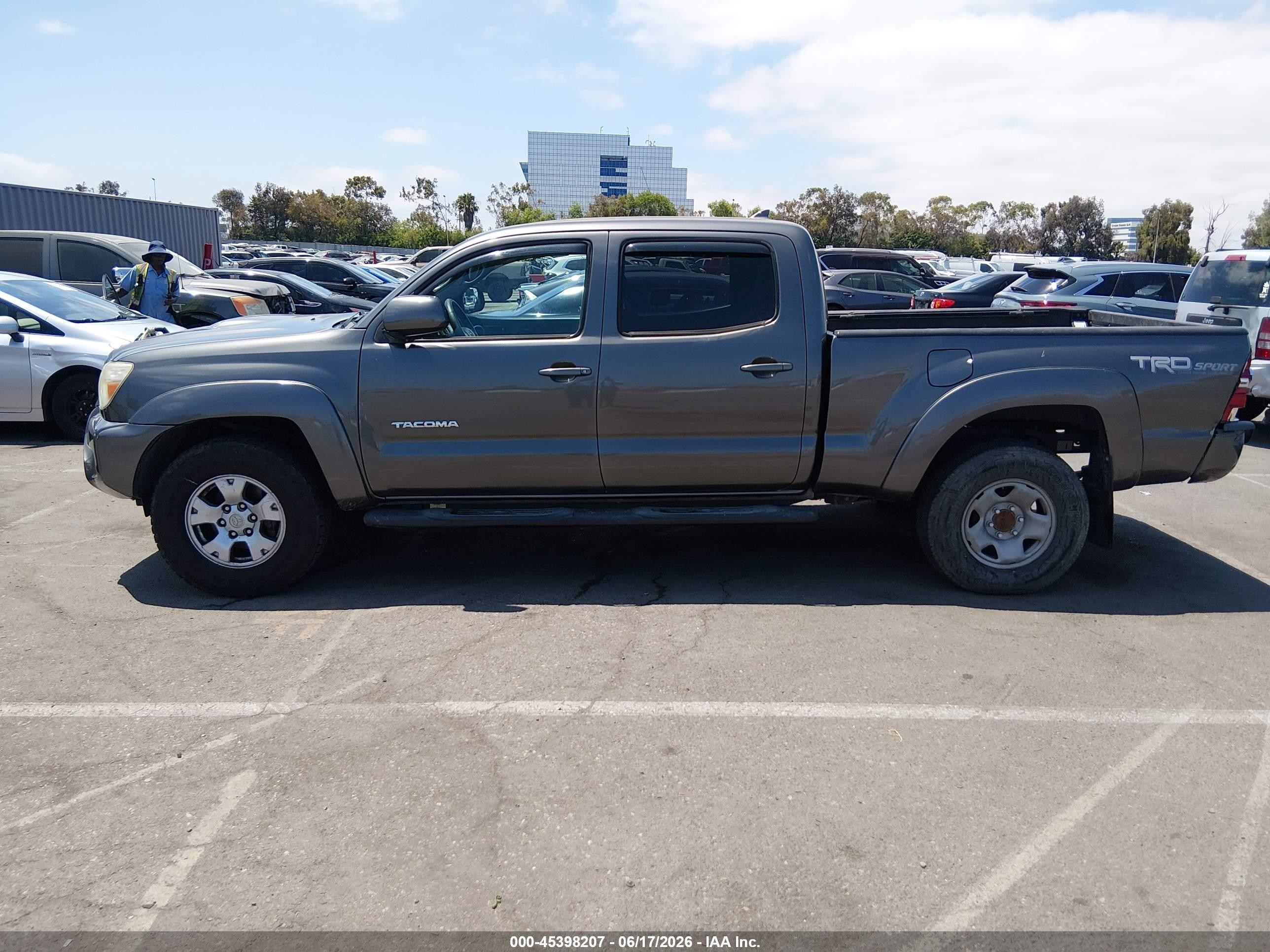 2013 Toyota Tacoma Base V6 Gray vin: 3TMMU4FN5DM060374
