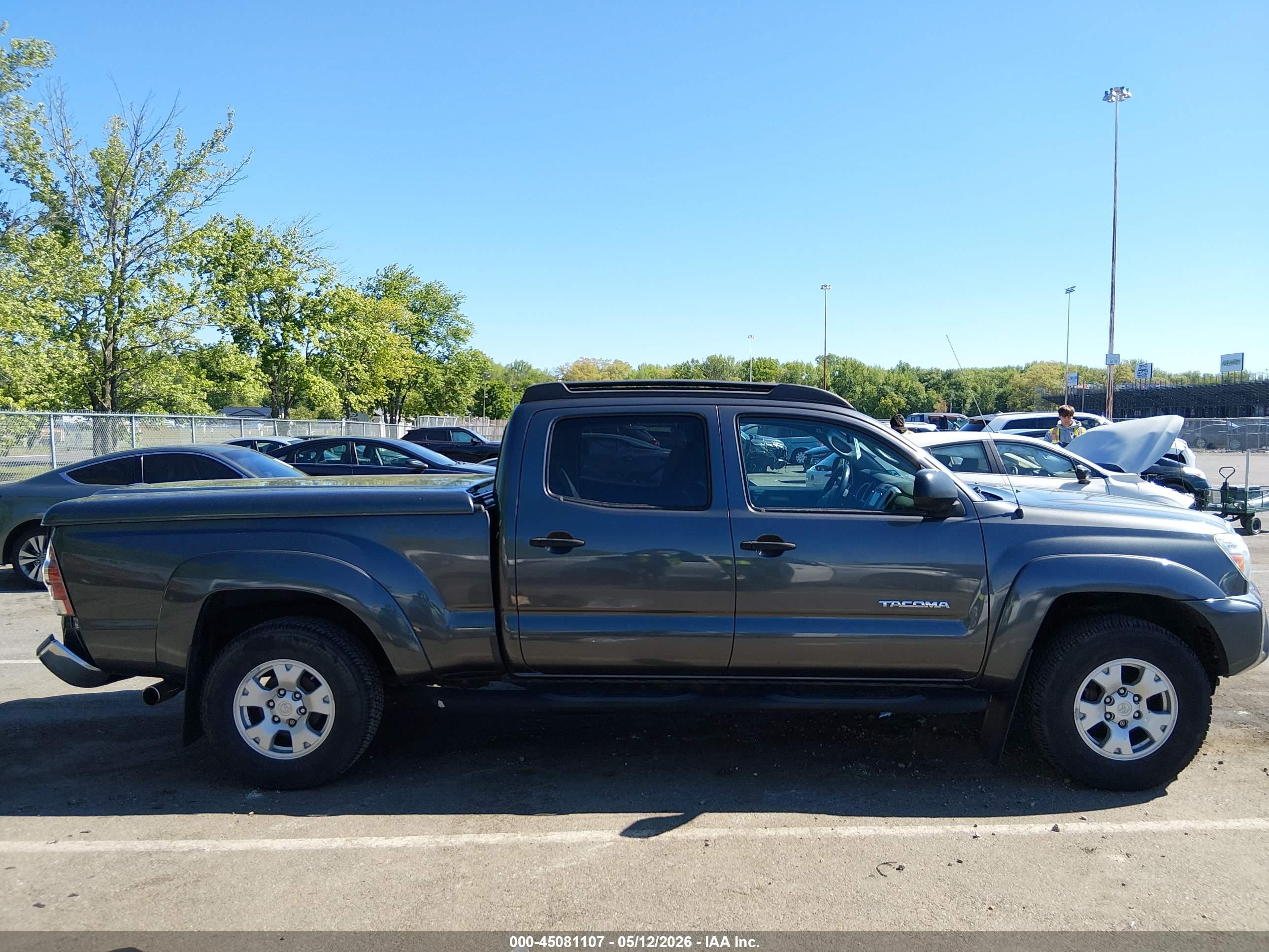 2015 Toyota Tacoma Base V6 Gray vin: 3TMMU4FN5FM074343