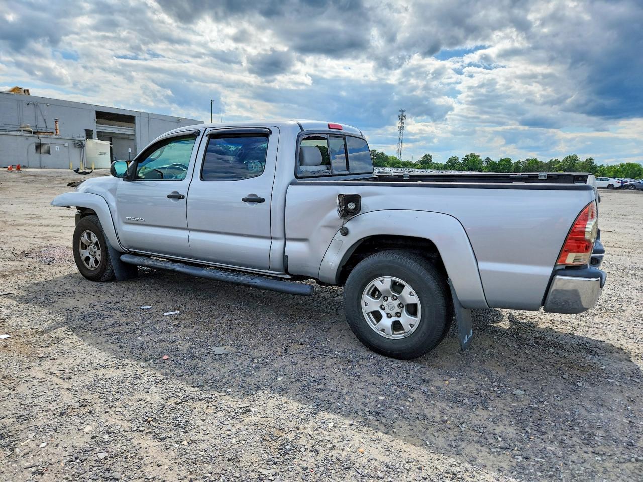 2011 Toyota Tacoma Silver vin: 3TMMU4FN6BM025761