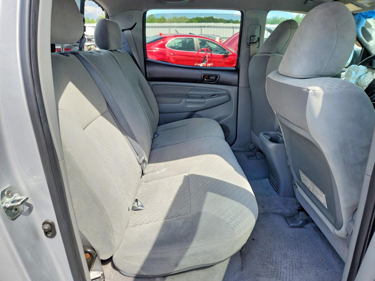 2011 Toyota Tacoma Silver vin: 3TMMU4FN6BM025761