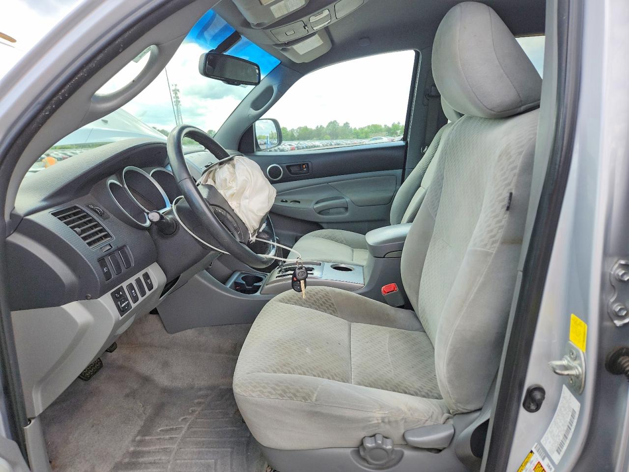 2011 Toyota Tacoma Silver vin: 3TMMU4FN6BM025761