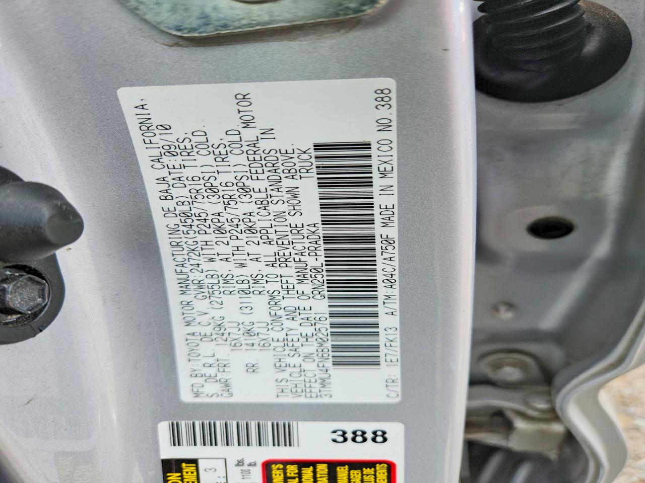 2011 Toyota Tacoma Silver vin: 3TMMU4FN6BM025761