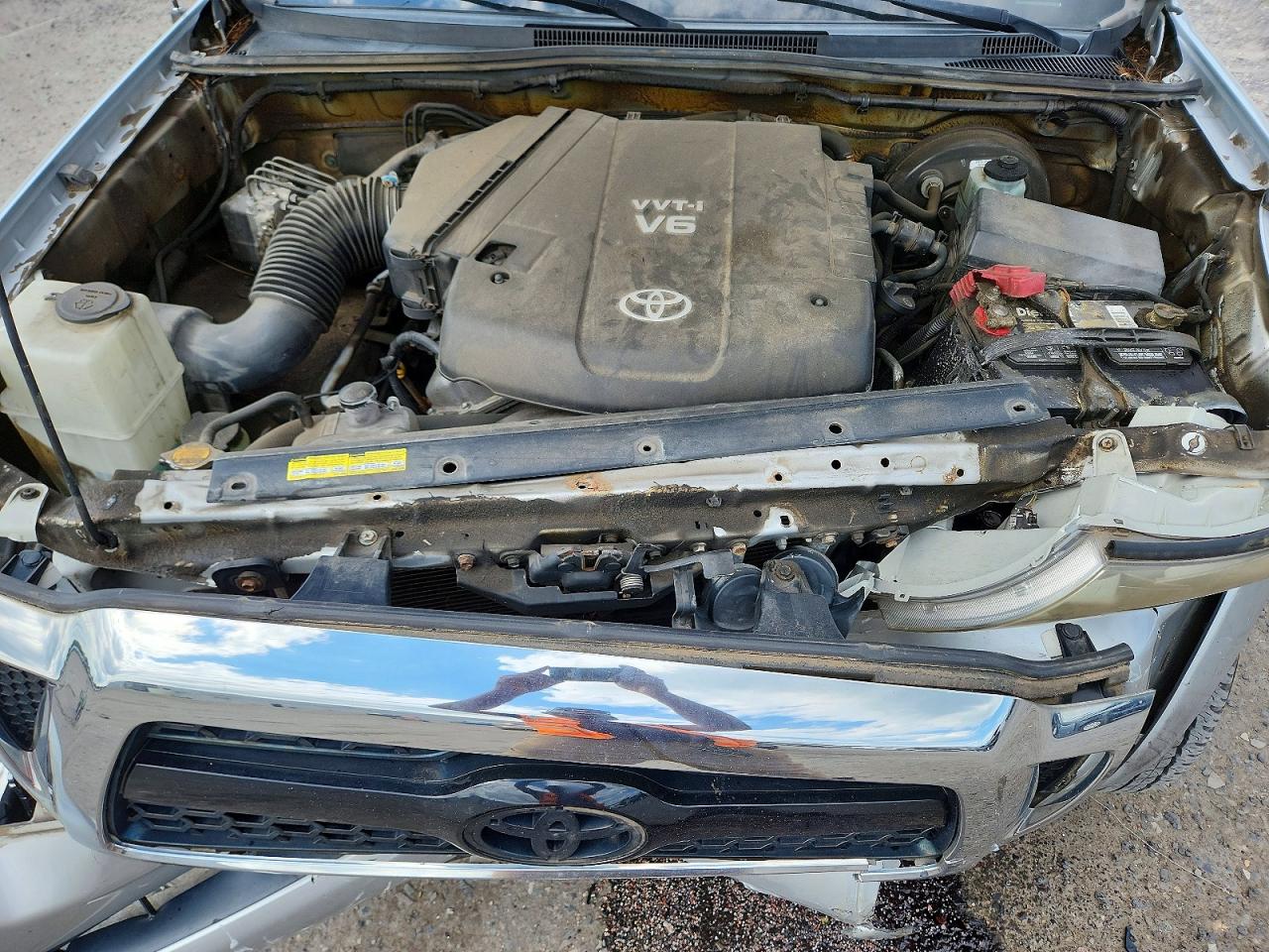 2011 Toyota Tacoma Silver vin: 3TMMU4FN6BM025761