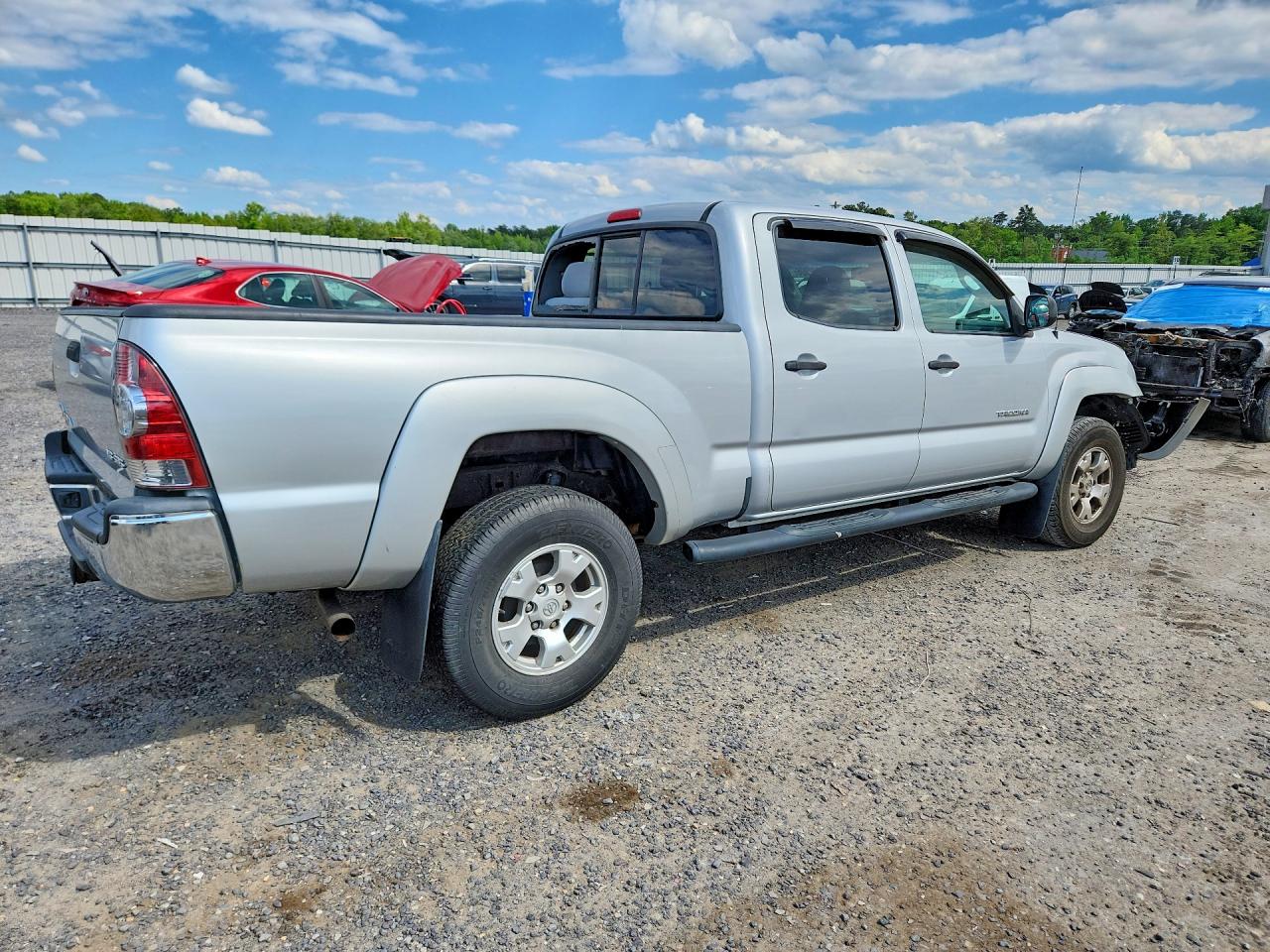 2011 Toyota Tacoma Silver vin: 3TMMU4FN6BM025761