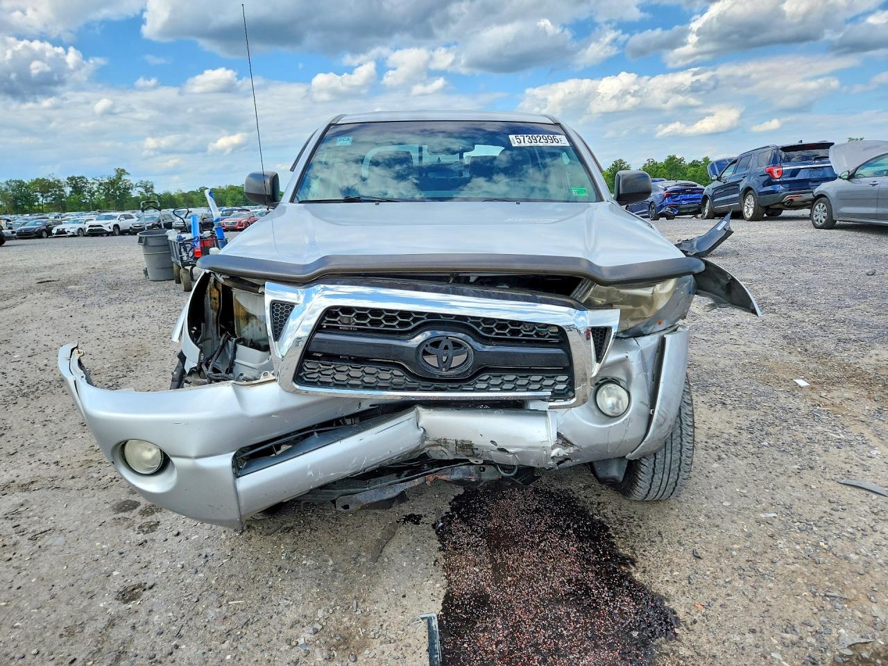 2011 Toyota Tacoma Silver vin: 3TMMU4FN6BM025761