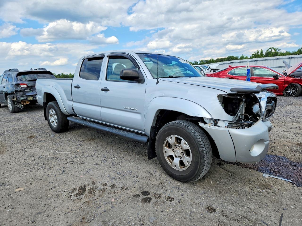 2011 Toyota Tacoma Silver vin: 3TMMU4FN6BM025761