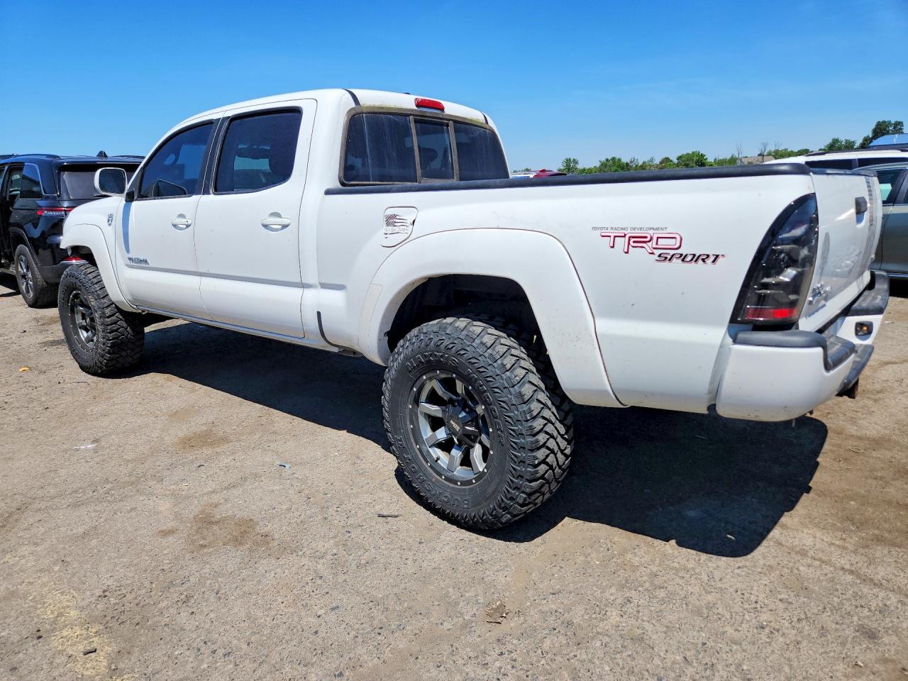 2011 Toyota Tacoma Double Cab Long Bed White vin: 3TMMU4FN6BM031088
