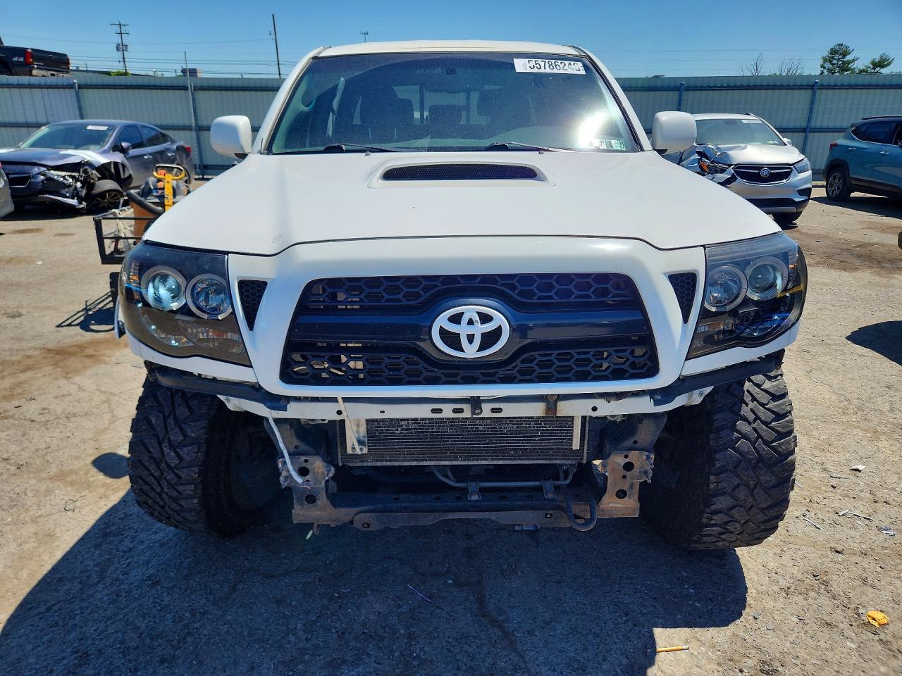 2011 Toyota Tacoma Double Cab Long Bed White vin: 3TMMU4FN6BM031088