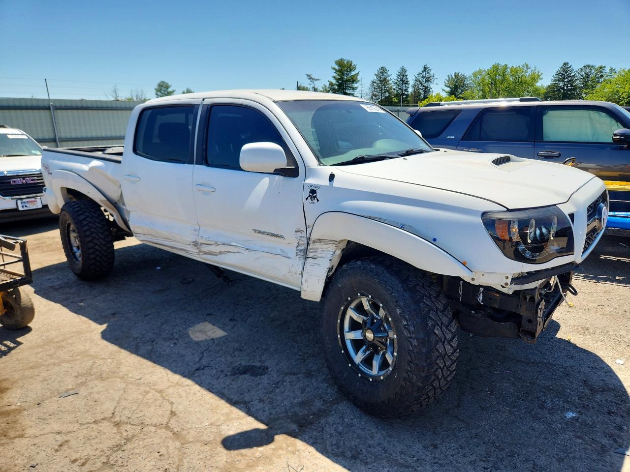 2011 Toyota Tacoma Double Cab Long Bed White vin: 3TMMU4FN6BM031088