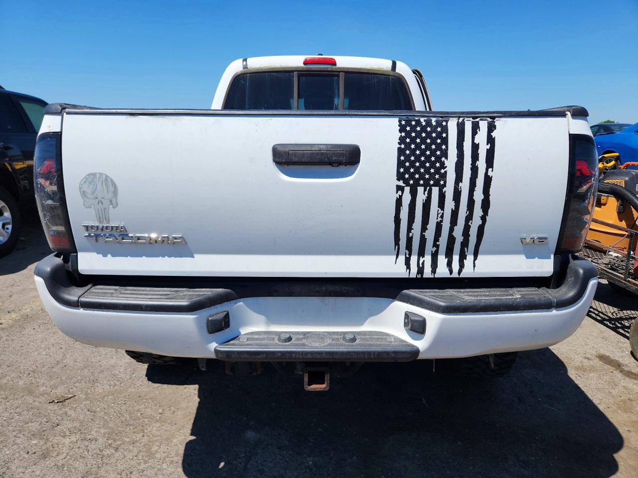 2011 Toyota Tacoma Double Cab Long Bed White vin: 3TMMU4FN6BM031088