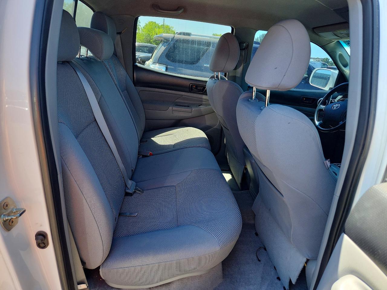 2011 Toyota Tacoma Double Cab Long Bed White vin: 3TMMU4FN6BM031088