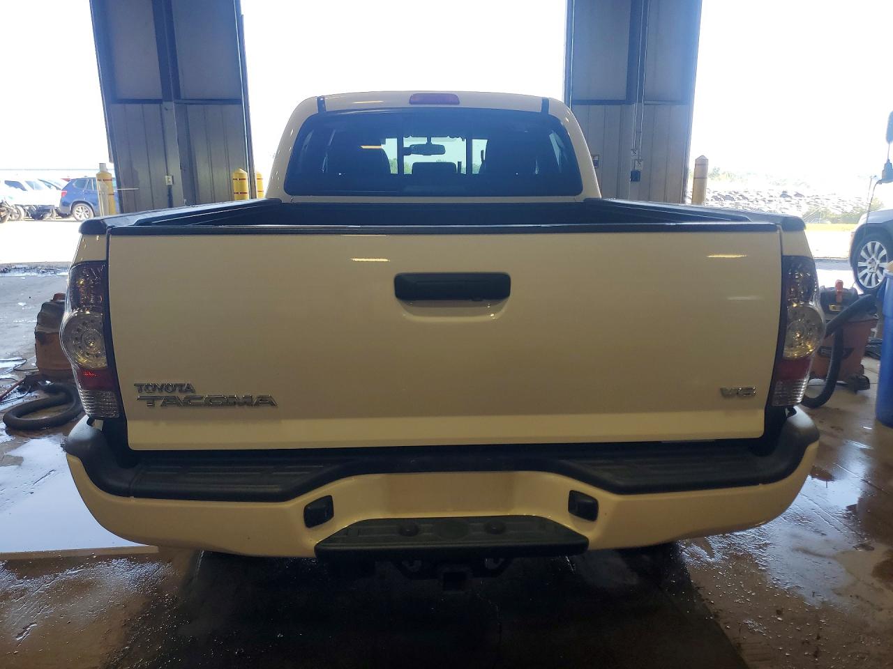 2013 Toyota Tacoma Double Cab Long Bed White vin: 3TMMU4FN6DM054048