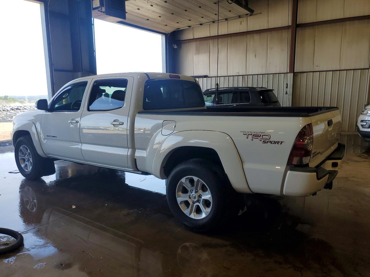 2013 Toyota Tacoma Double Cab Long Bed White vin: 3TMMU4FN6DM054048