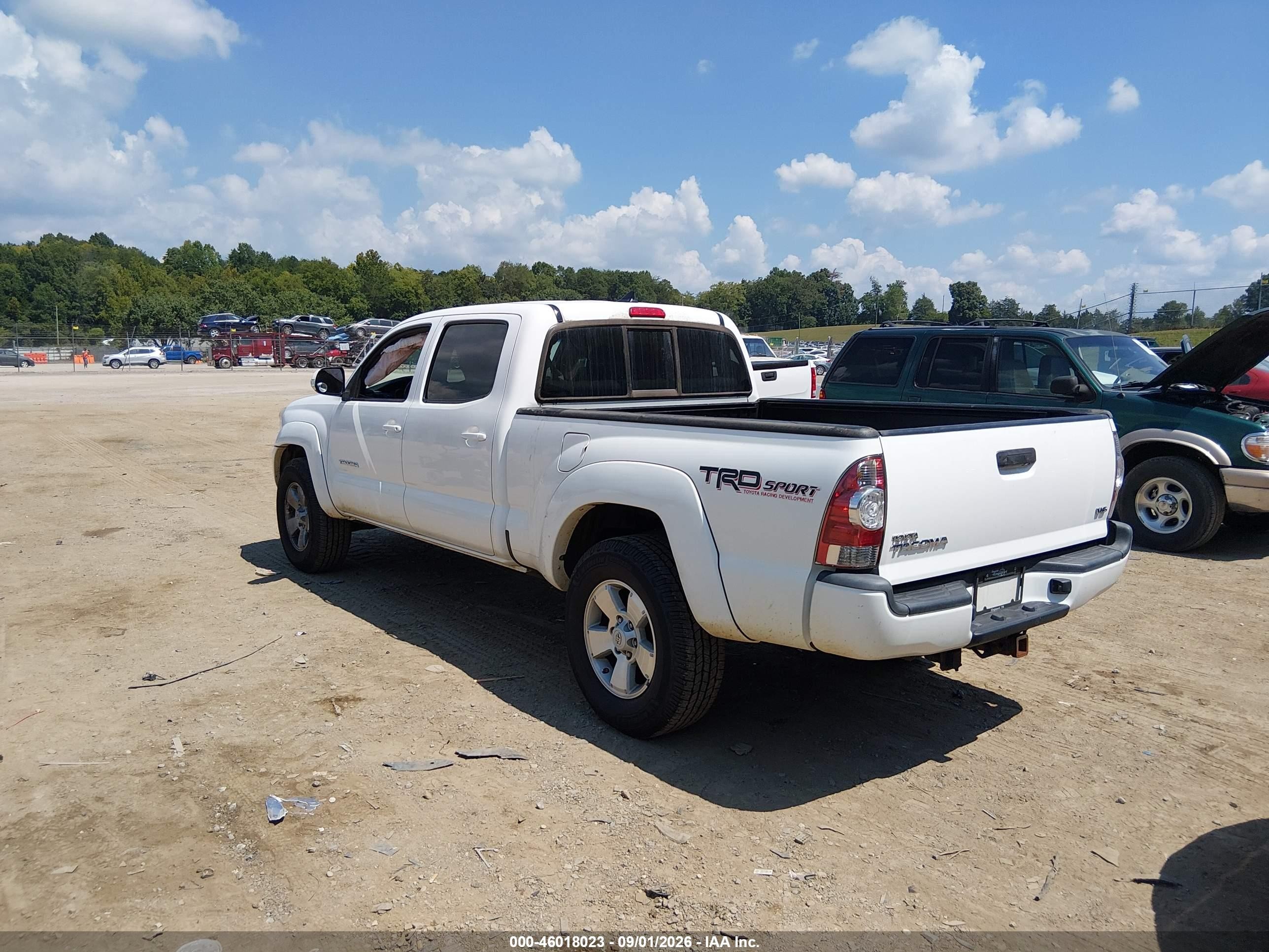 2015 Toyota Tacoma Base V6 White vin: 3TMMU4FN6FM076649