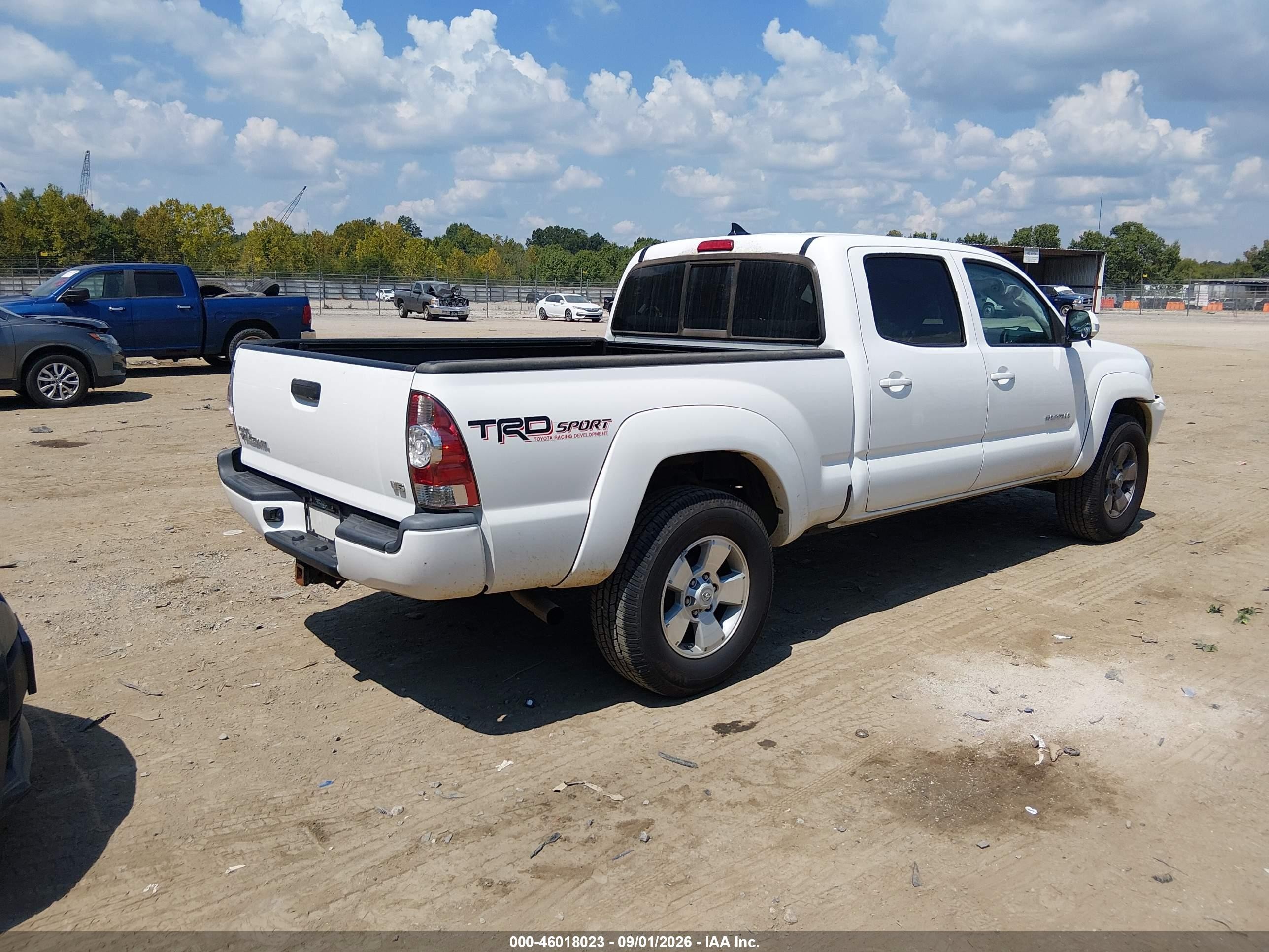 2015 Toyota Tacoma Base V6 White vin: 3TMMU4FN6FM076649