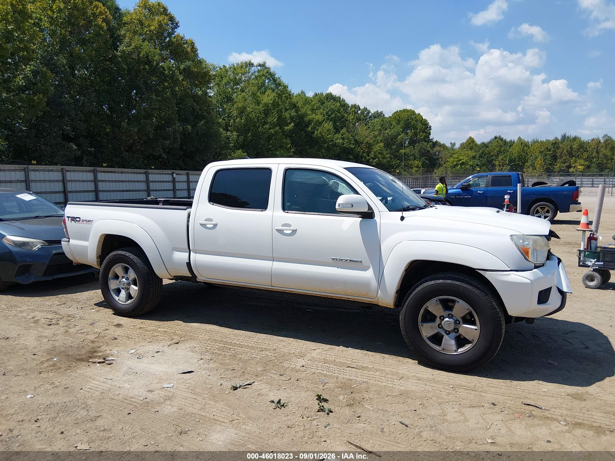 2015 Toyota Tacoma Base V6 White vin: 3TMMU4FN6FM076649