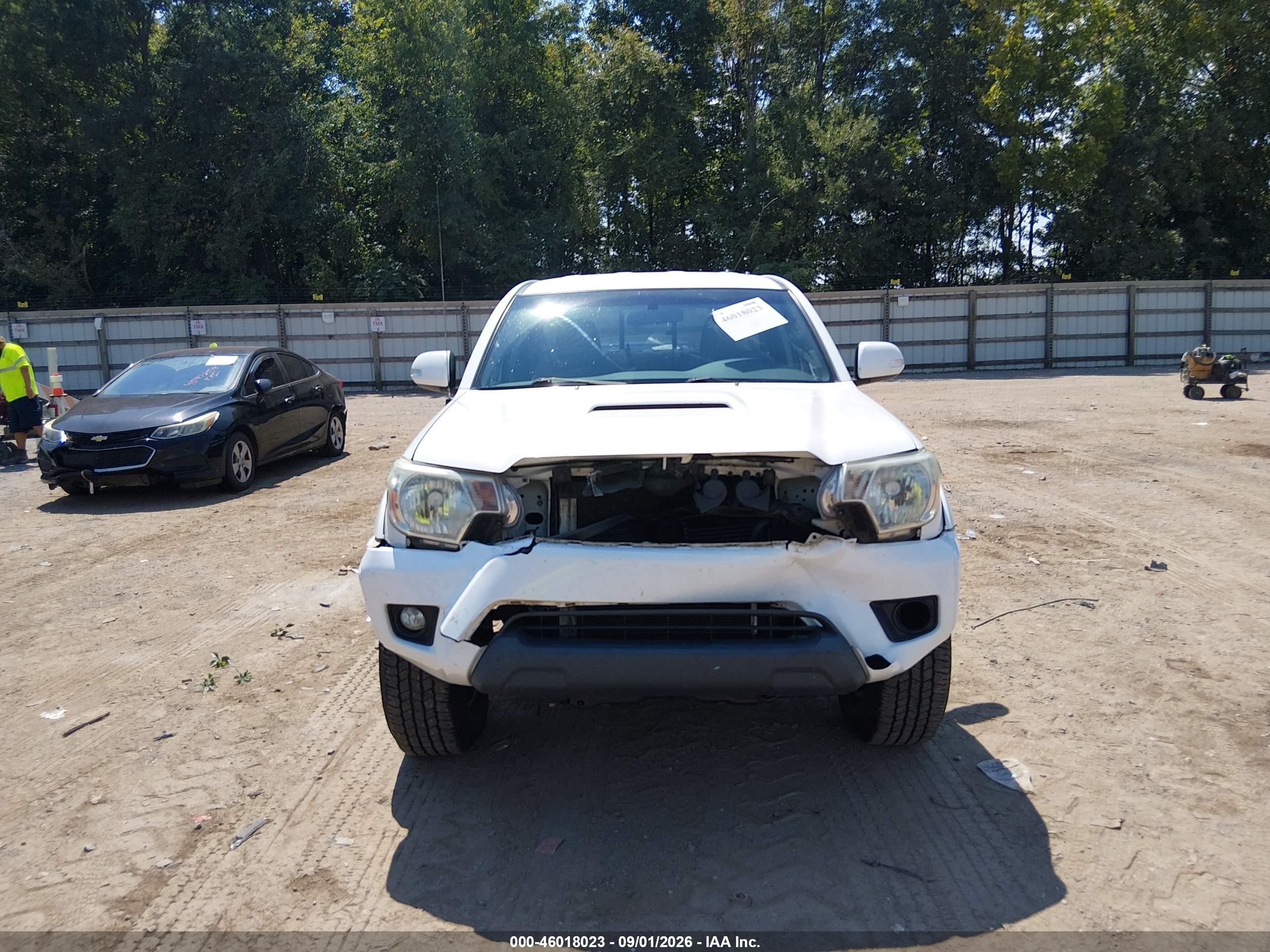 2015 Toyota Tacoma Base V6 White vin: 3TMMU4FN6FM076649