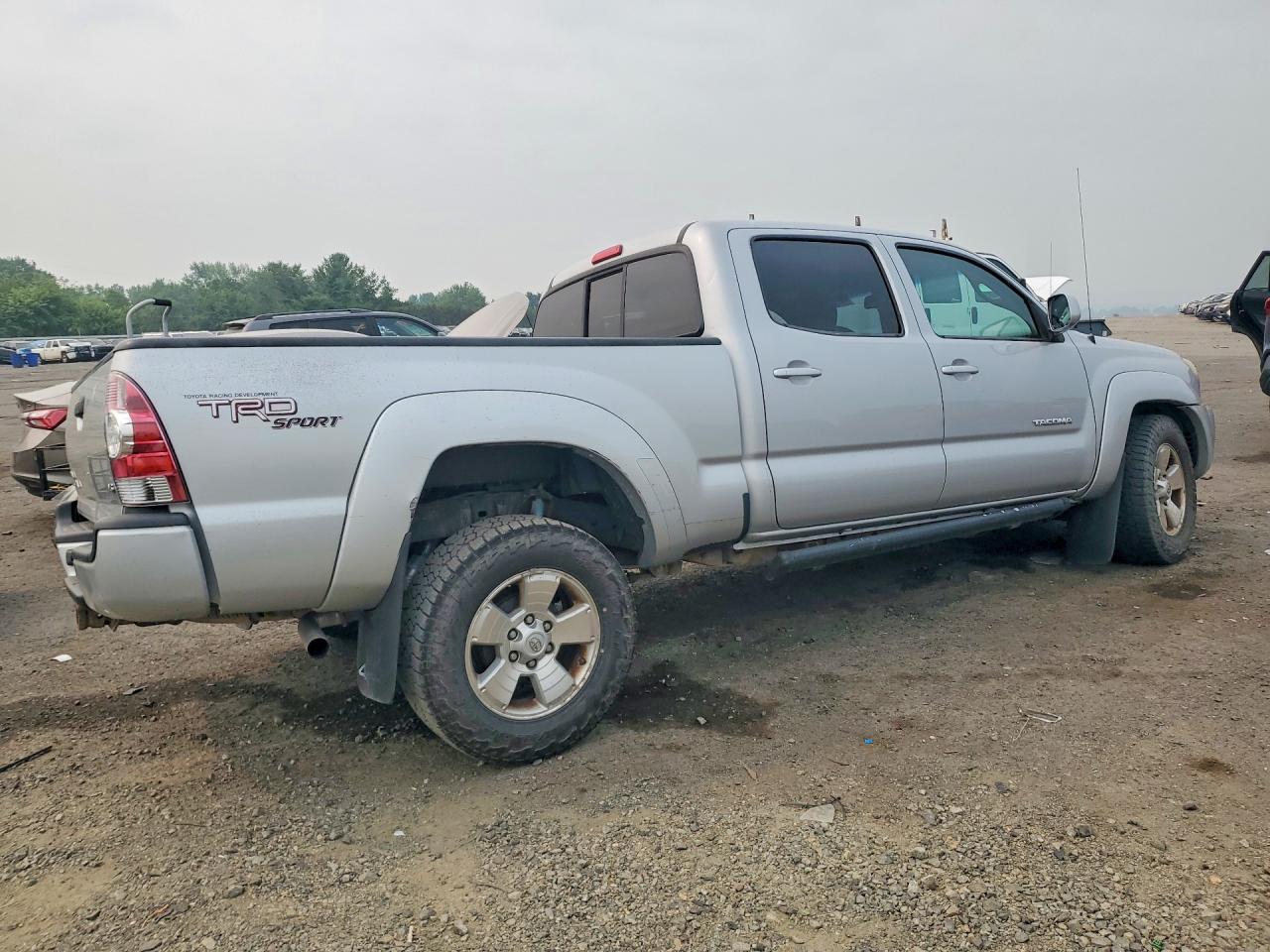 2011 Toyota Tacoma Double Cab Long Bed Silver vin: 3TMMU4FN7BM025395