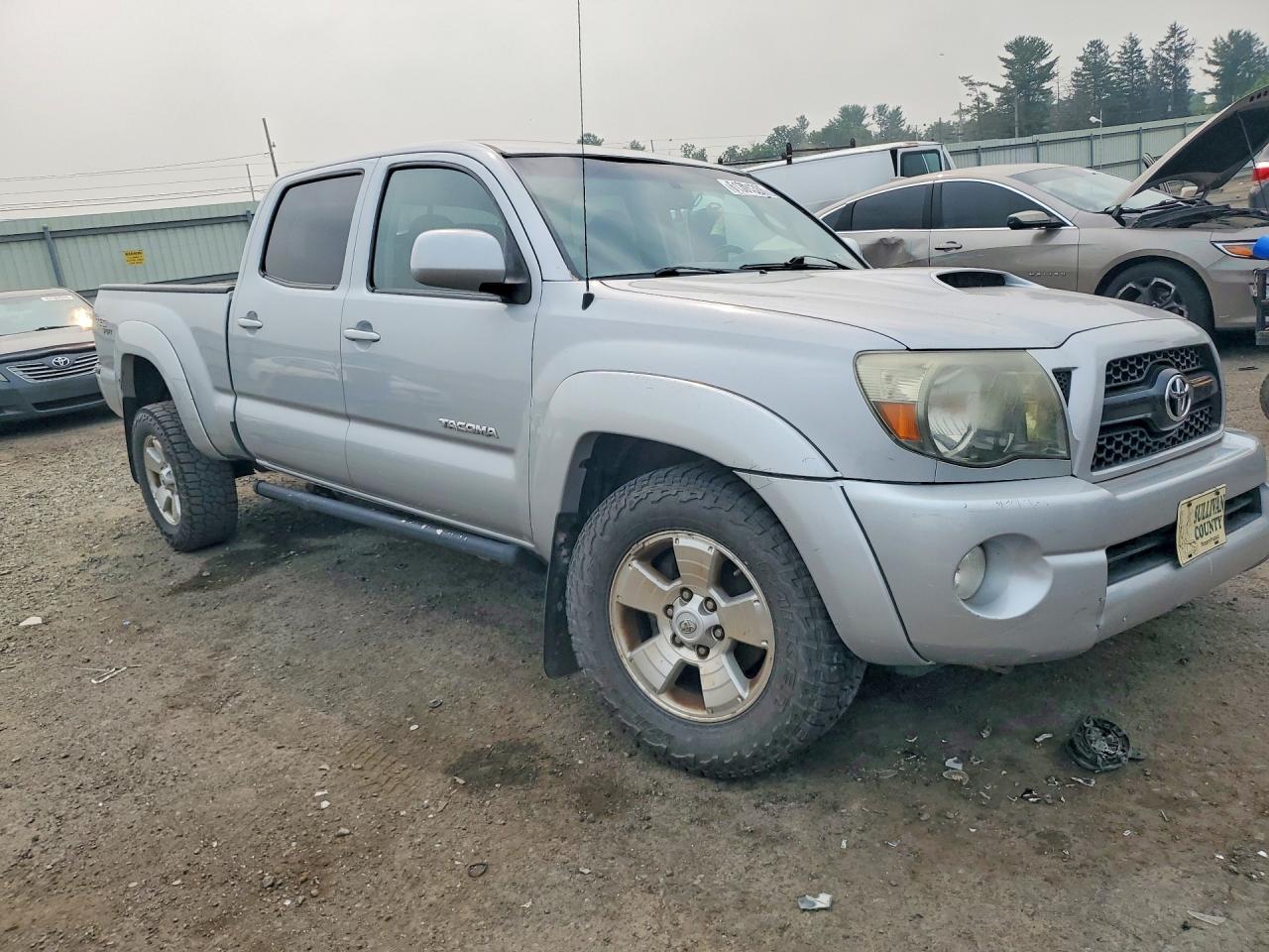 2011 Toyota Tacoma Double Cab Long Bed Silver vin: 3TMMU4FN7BM025395